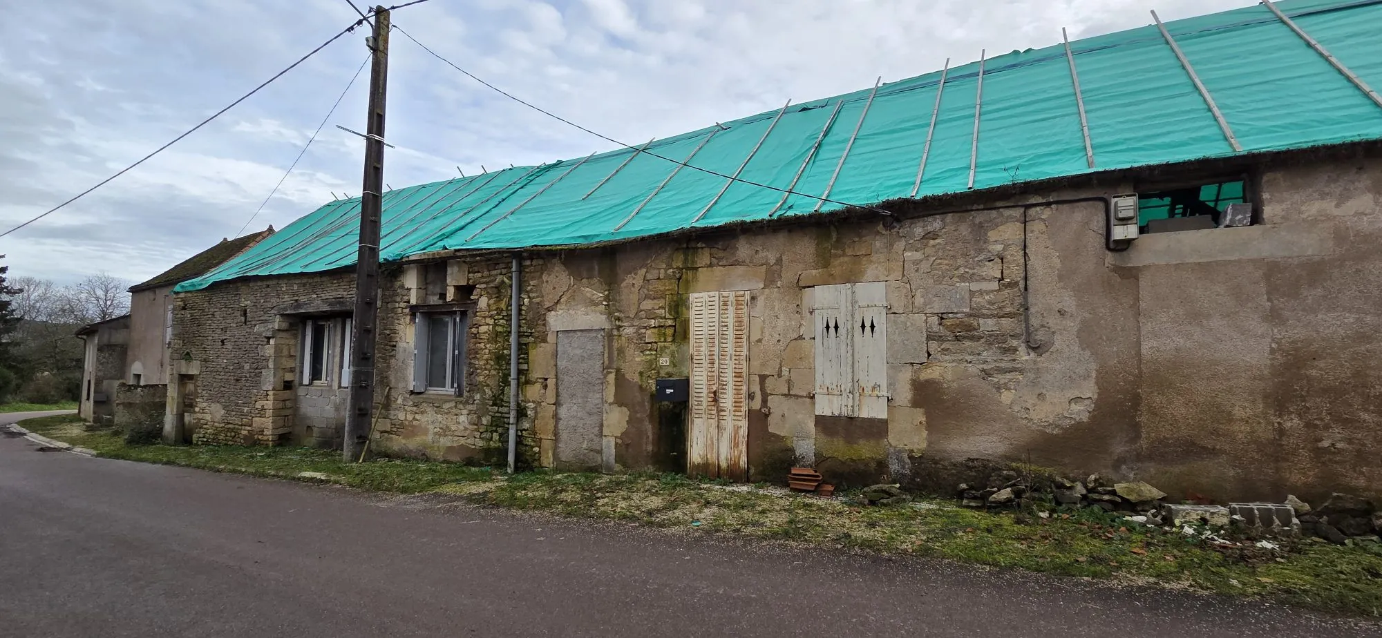 Maison ancienne à restaurer totalement proche de Semur-en-Auxois et Montbard