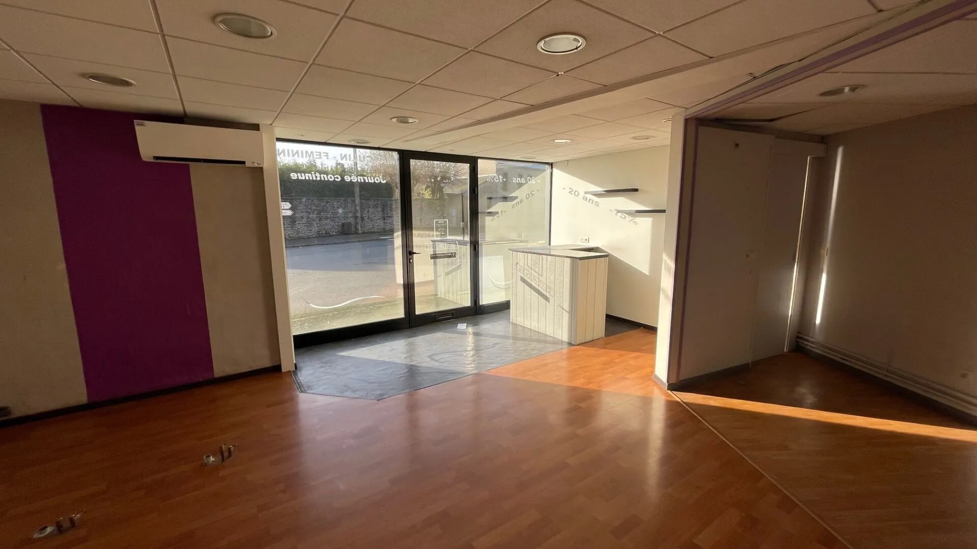 Local commercial à vendre à Mayenne de 53 m² avec vitrine et cave