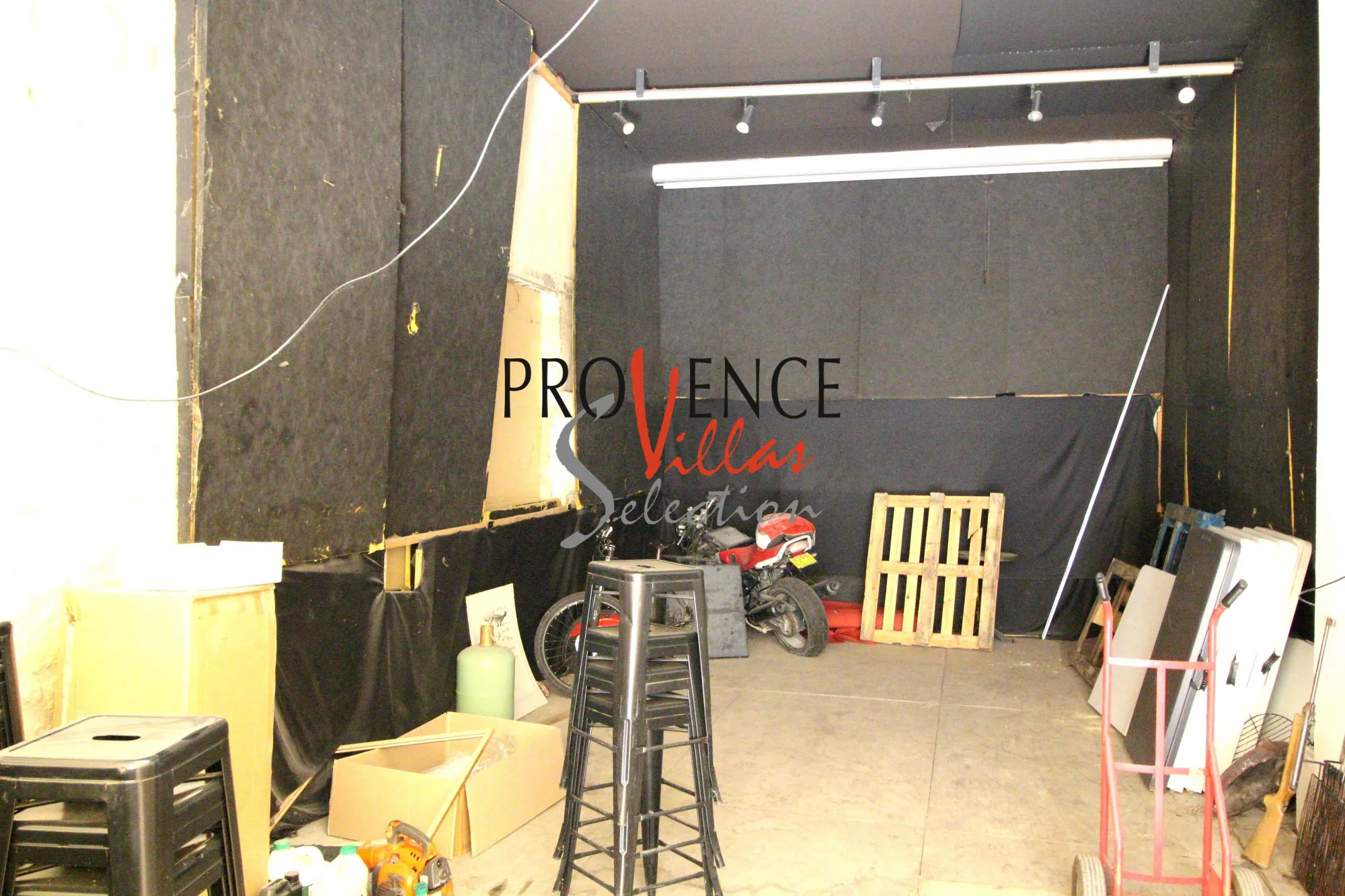 Plateau à aménager de 205 m² à Beaucaire pour projets résidentiels ou commerciaux 