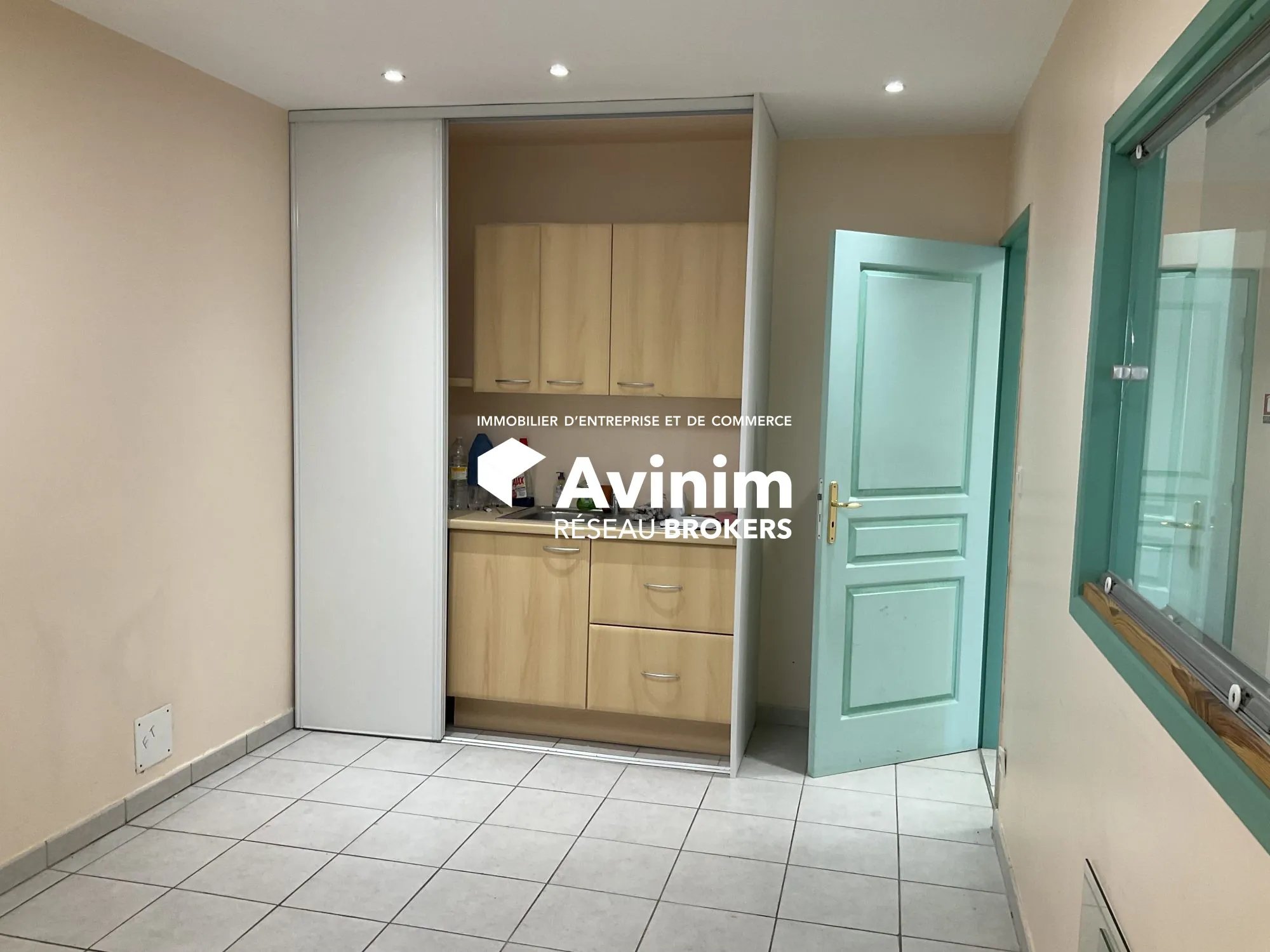 Bureaux à vendre de 68 m² à Tourrettes, idéal emplacement