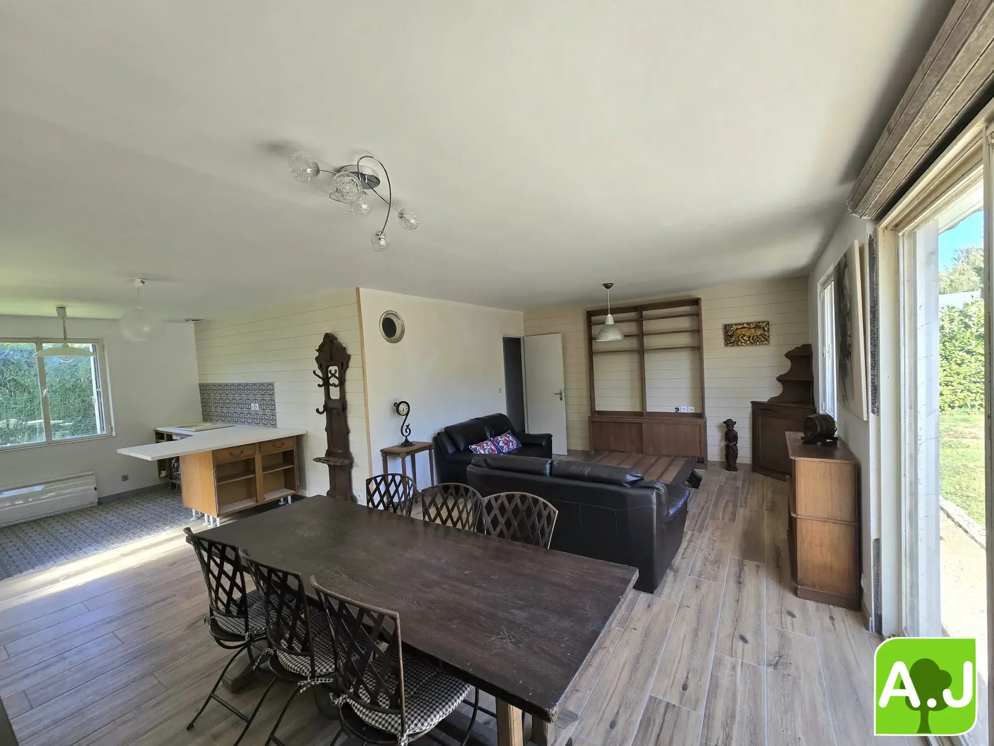Maison de plain-pied à vendre avec garage et terrain à Pacy-sur-Eure 