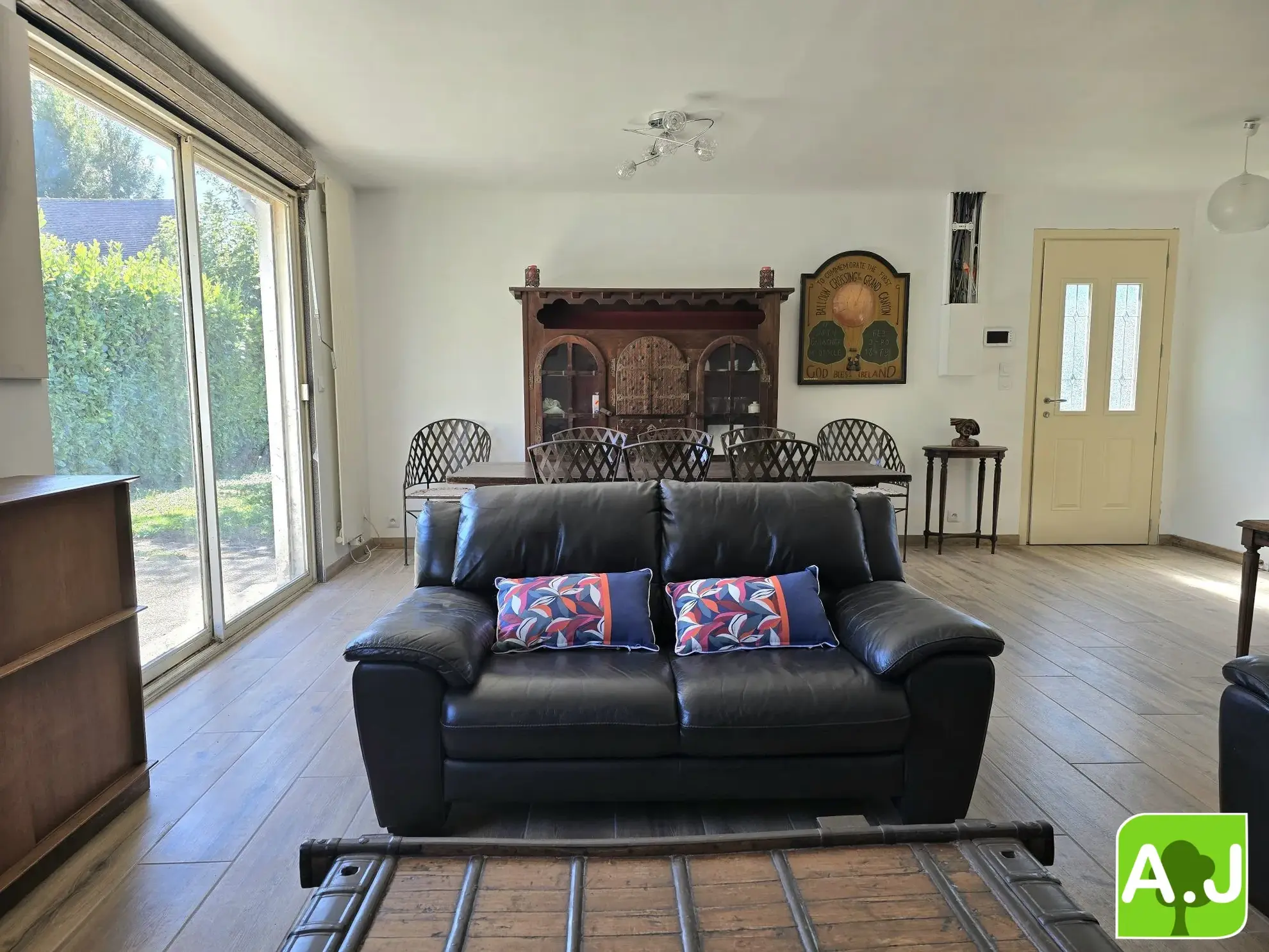 Maison de plain-pied à vendre avec garage et terrain à Pacy-sur-Eure 