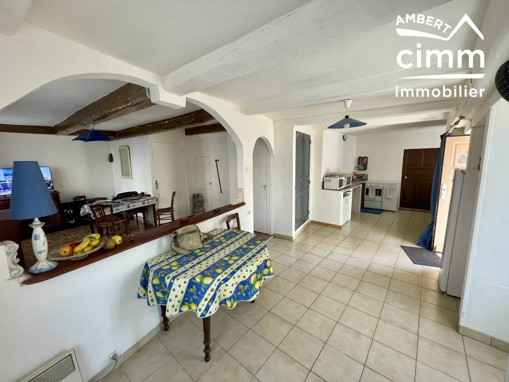 Maison de ville à Arlanc à rénover, 4 chambres, caves, prix attractif 