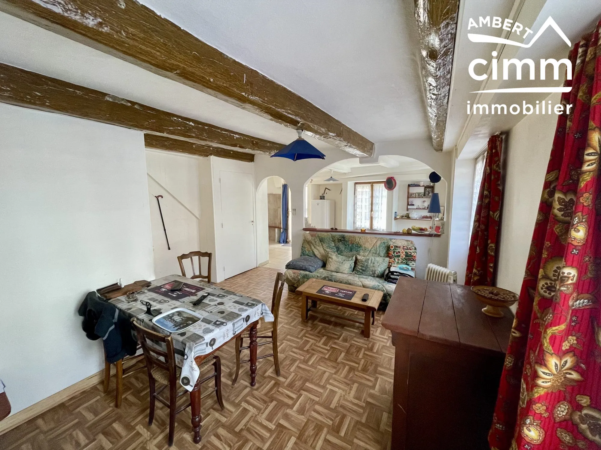 Maison de ville à Arlanc à rénover, 4 chambres, caves, prix attractif 