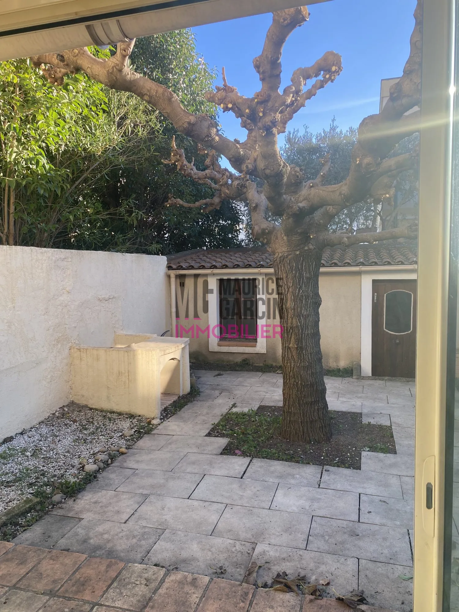 Maison de ville avec jardin et véranda à Sorgues - Opportunité à saisir 