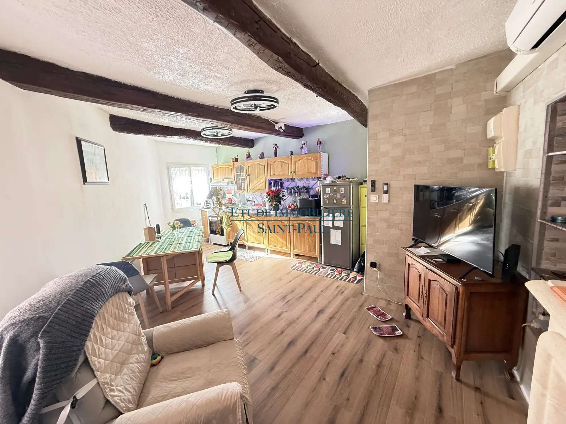 Belle maison de village rénovée à Plaissan avec triple exposition