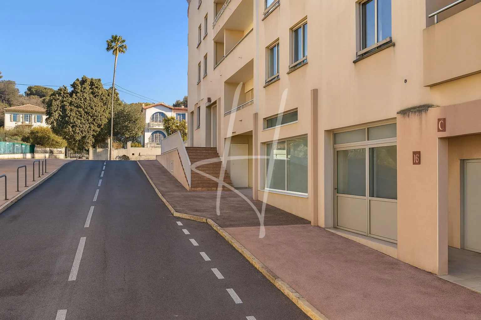 Fonds de commerce d'encadrement à Cagnes-sur-Mer – Activité clé en mains