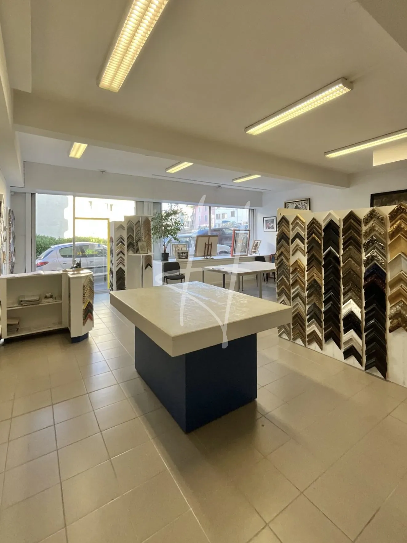 Fonds de commerce d'encadrement à Cagnes-sur-Mer – Activité clé en mains 