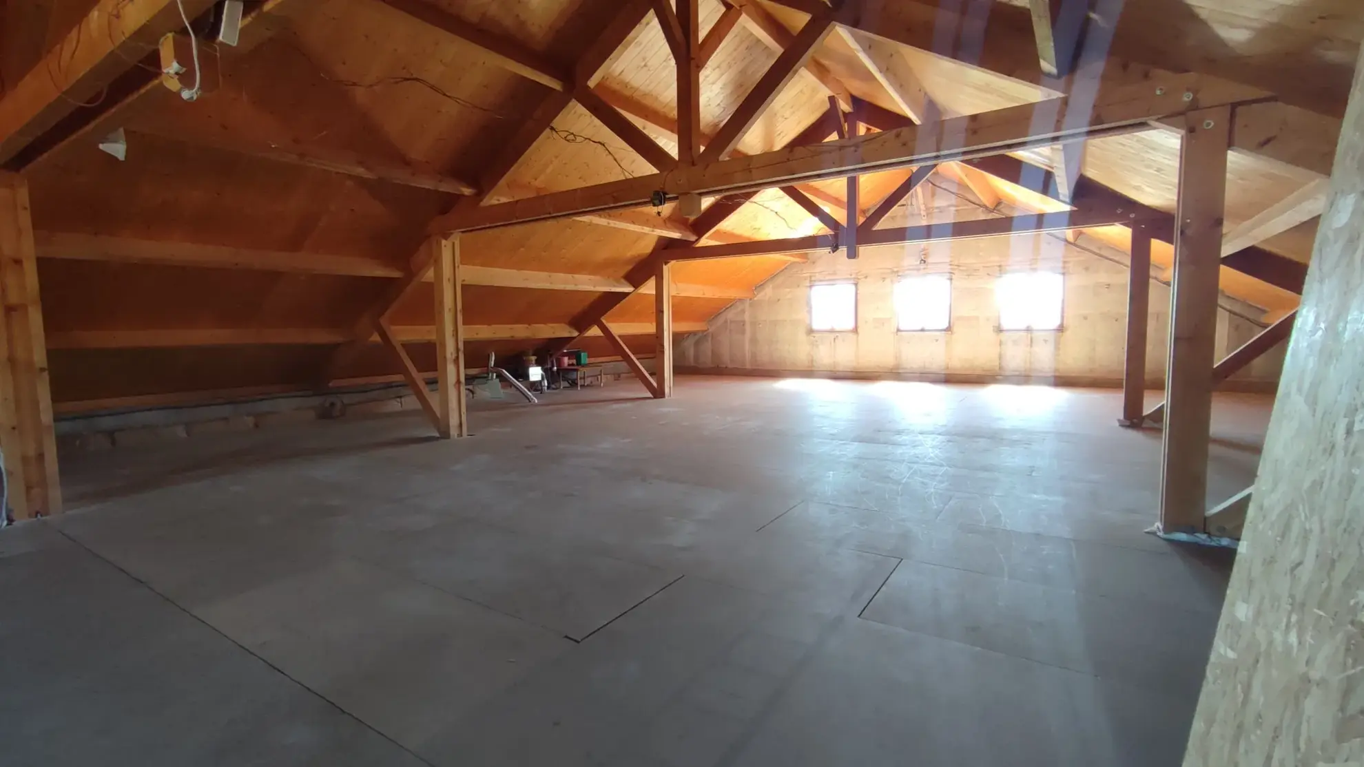 À vendre appartement de 250 m² à Les Fins, à aménager selon vos envies 
