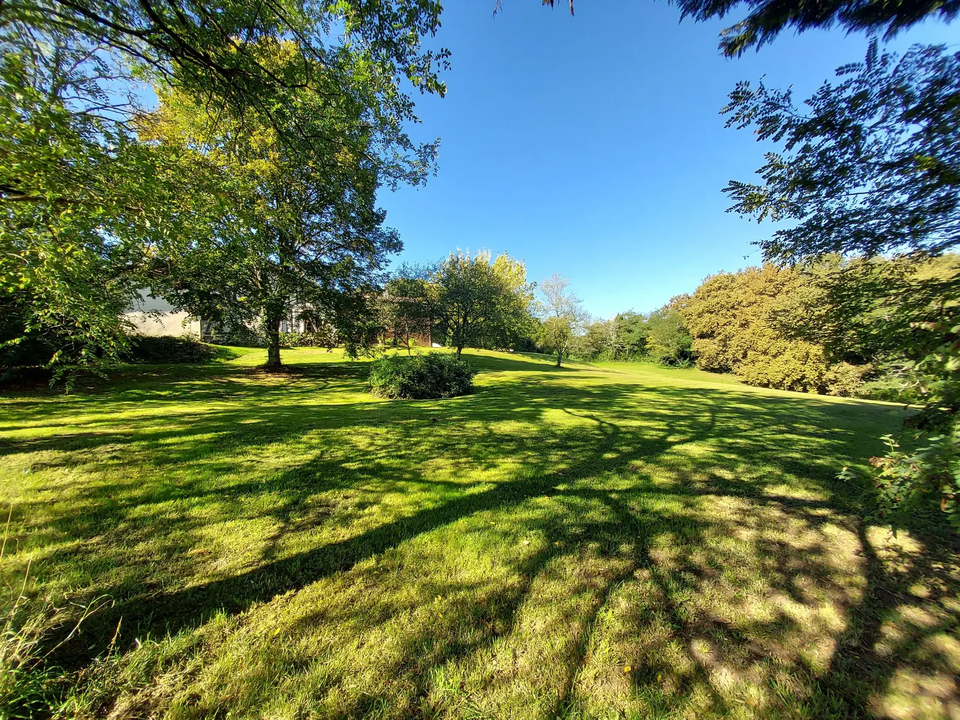 Opportunité en viager occupé à Aillas : propriété avec piscine et dépendance