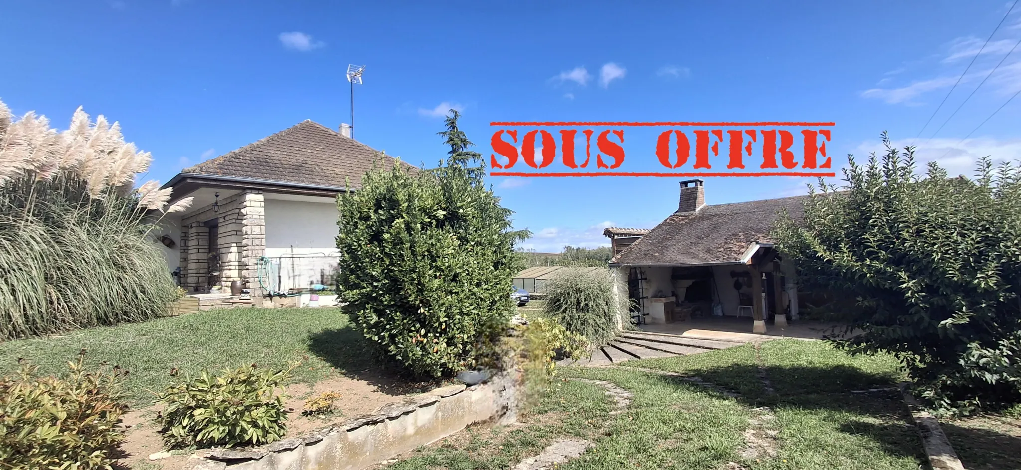 Belle maison de plain-pied avec grand terrain et piscine à Neuilly