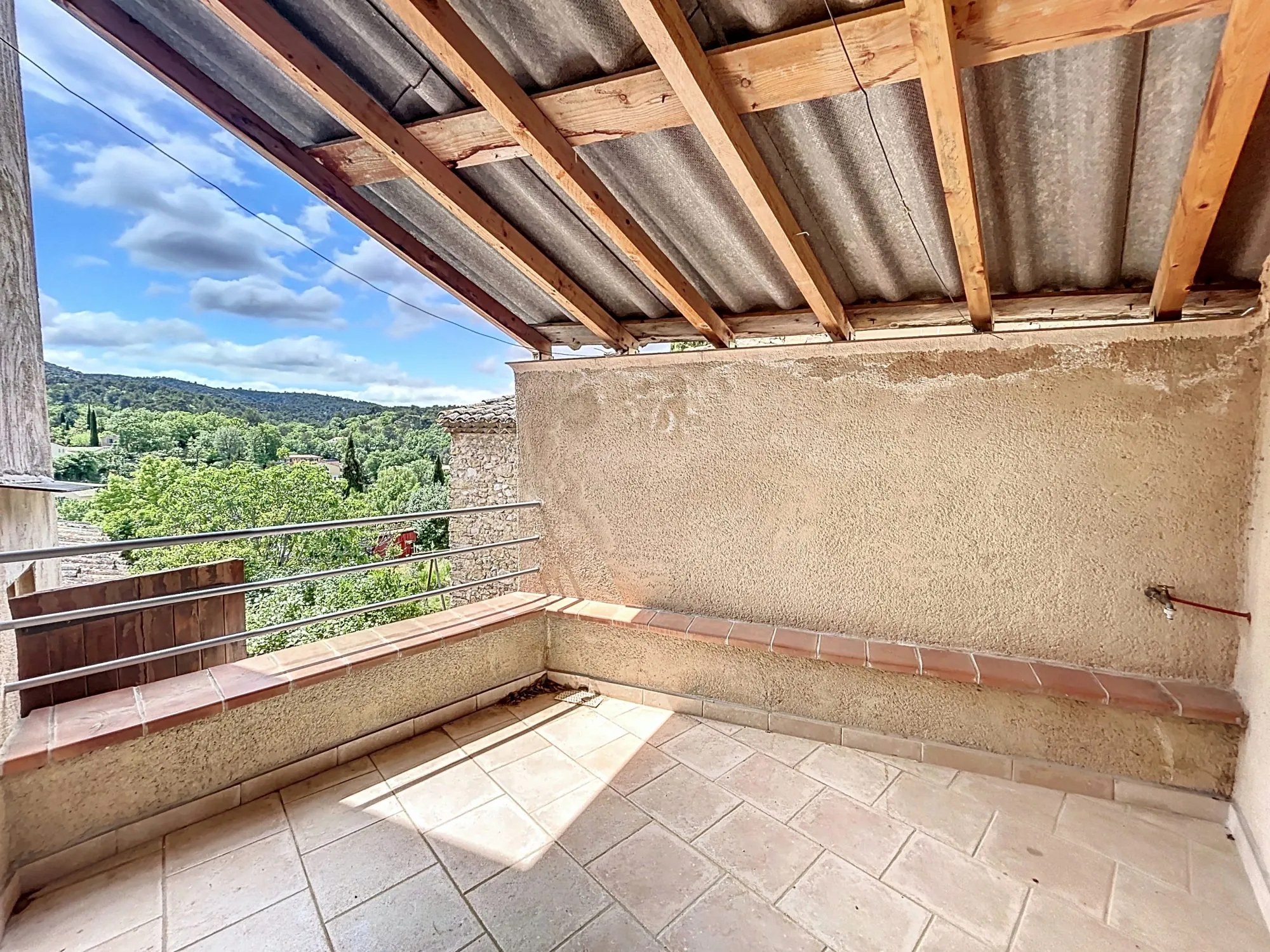 Maison de village avec terrasse à Mirabeau - 85 m²