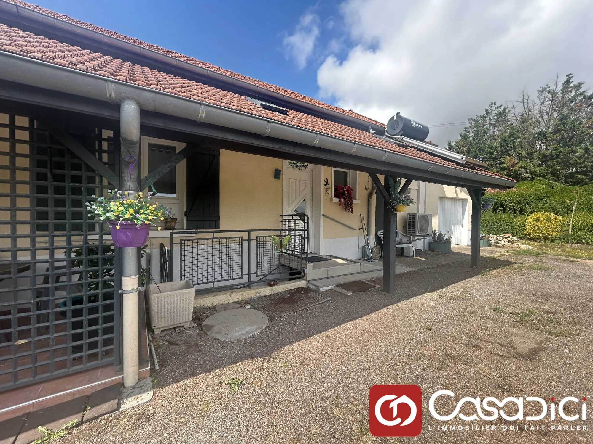 Charmante longère de 108 m² à Champvert, environnement calme et potentiel d'aménagement