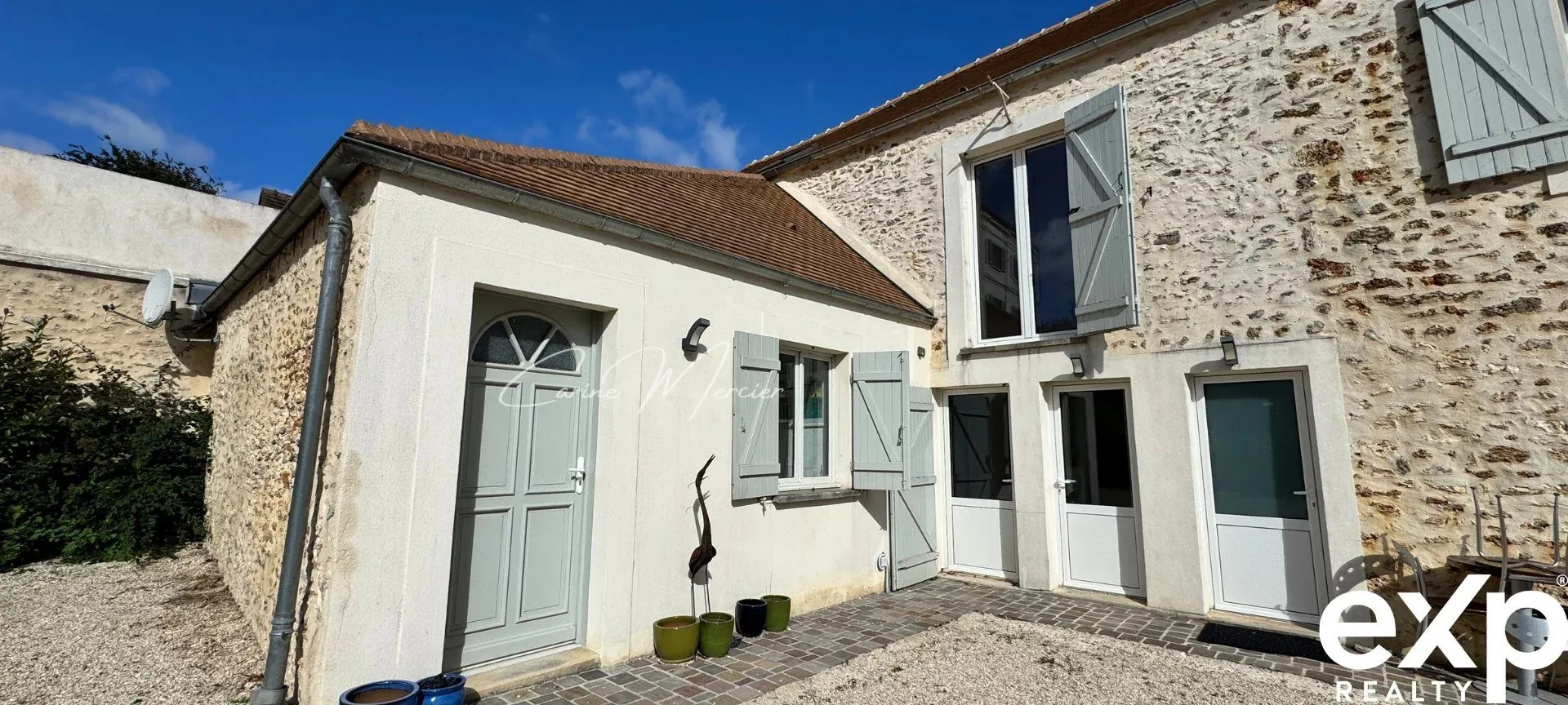 Studio rénové de 27,39 m² avec terrasse et parking à Le Tremblay-sur-Mauldre