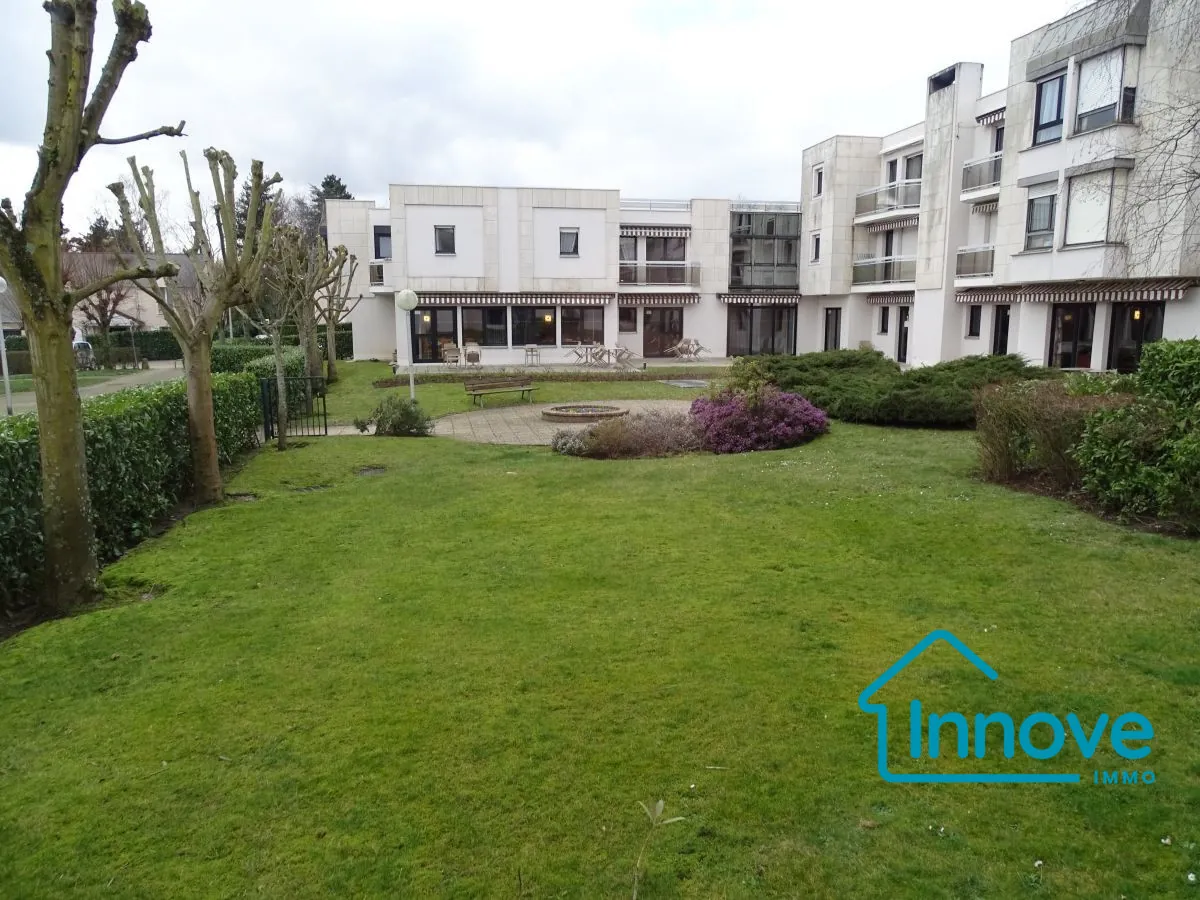 Appartement T2 en résidence senior avec balcon à Le Chesnay-Rocquencourt