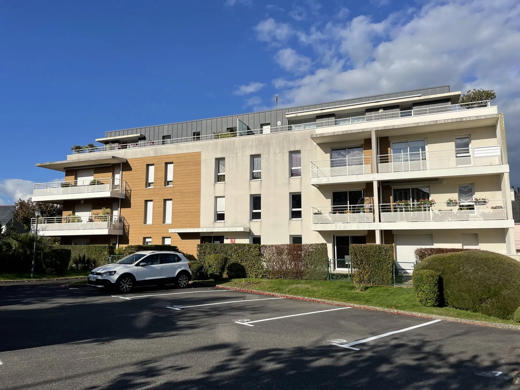 Appartement 2 pièces avec balcon et garage à Quimper, secteur Kerfeunteurn