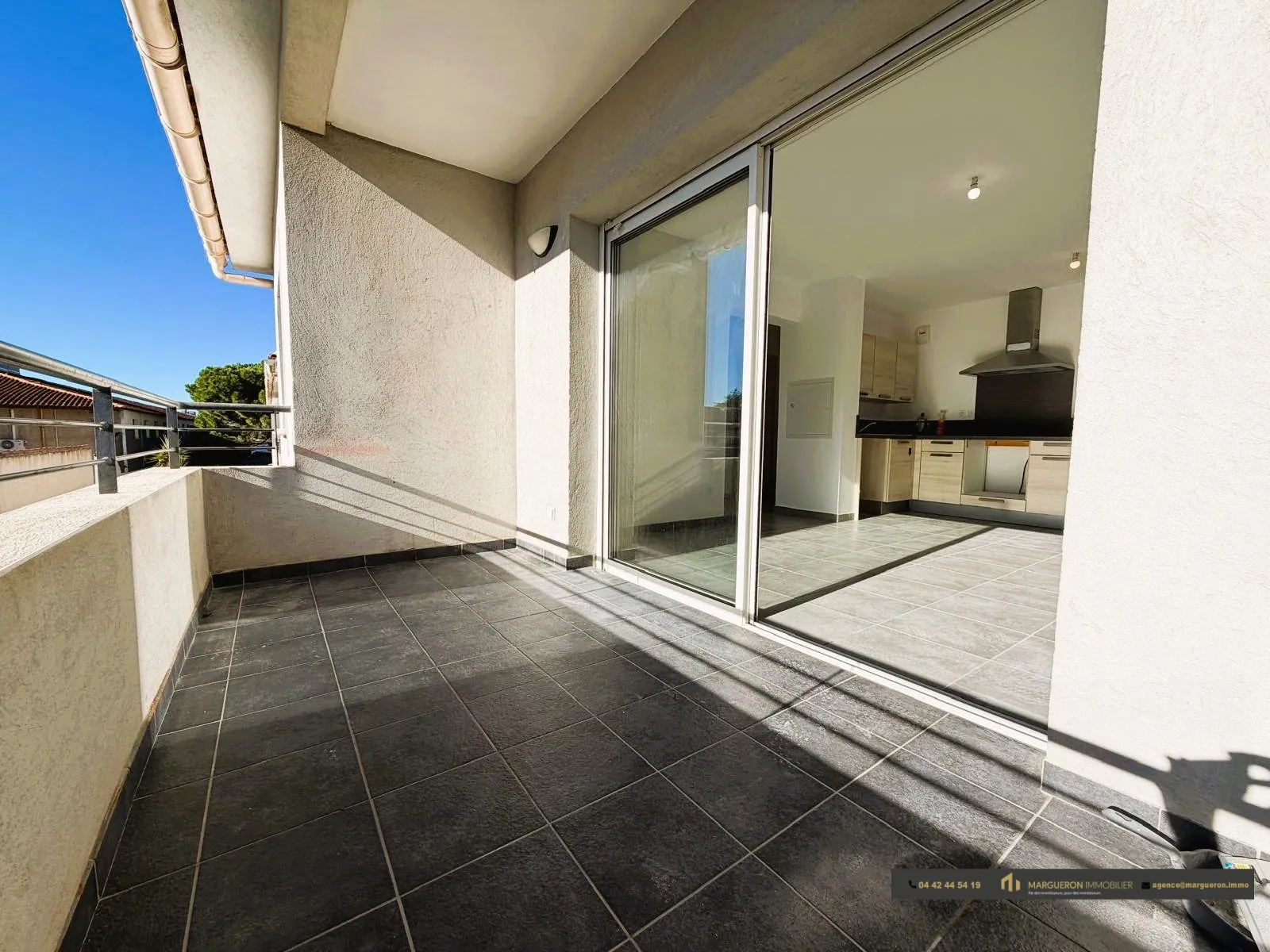 A vendre à Fos-sur-Mer, appartement 2 pièces avec terrasse et parking privé