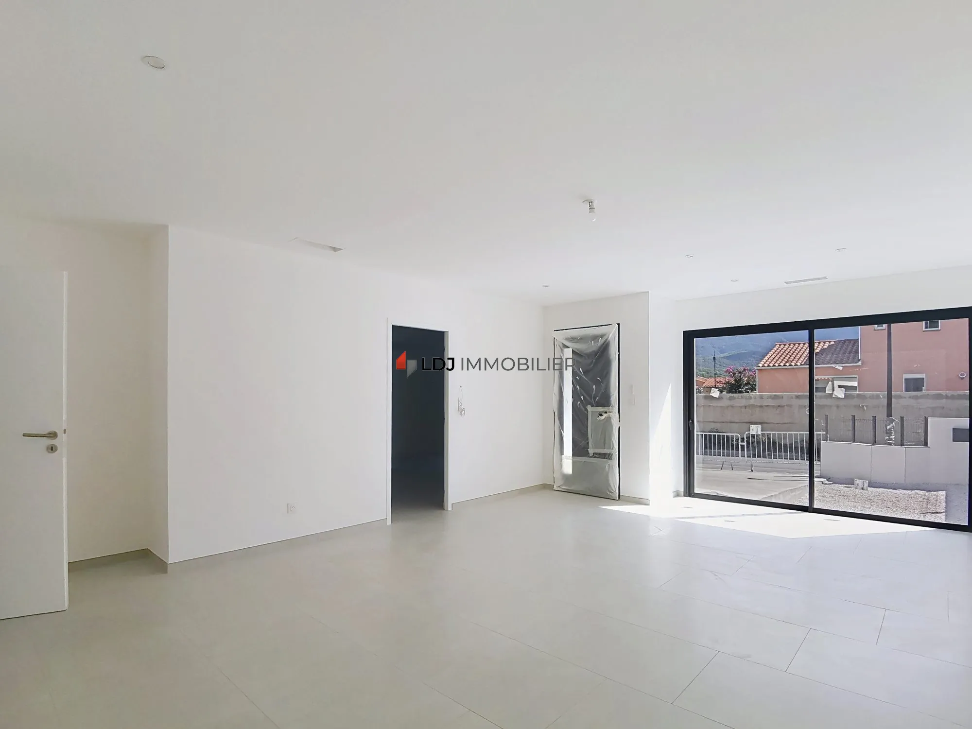 Belle maison neuve de 64 m² à Los Masos avec jardin et stationnement 