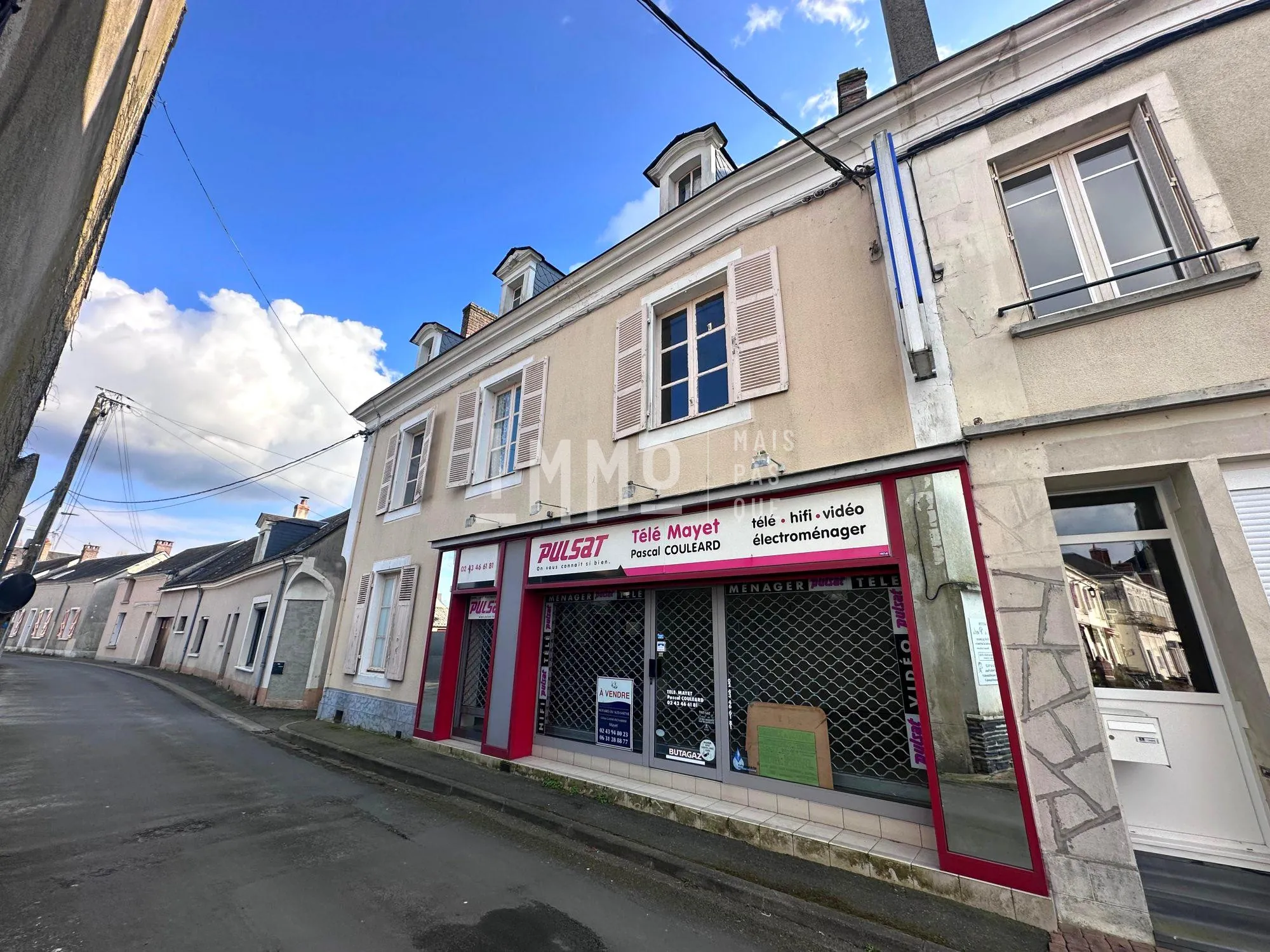 Immeuble de rapport à restaurer à Mayet avec fort potentiel