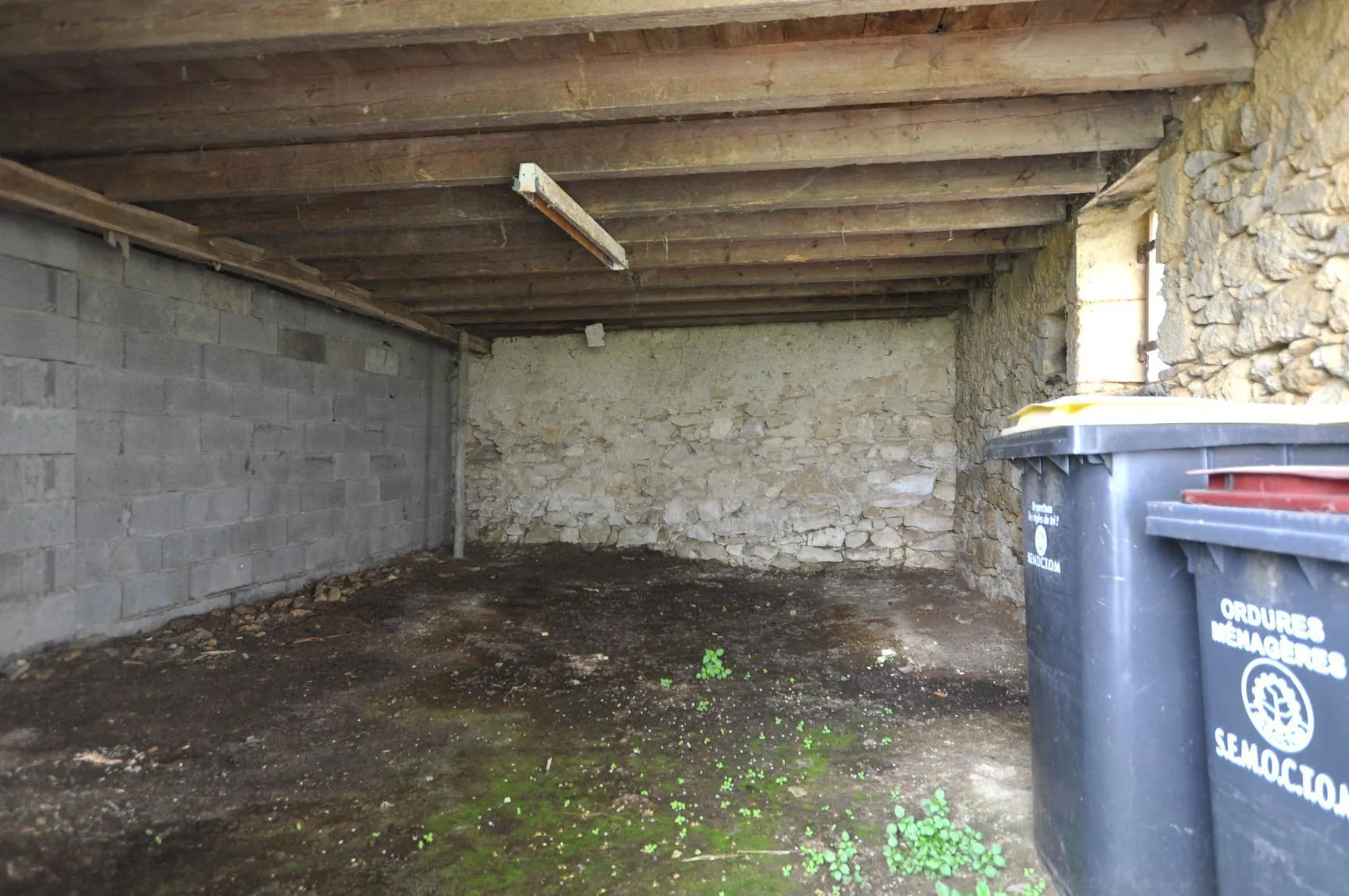 Charmante maison de plain-pied avec dépendances et jardin à Soulignac 