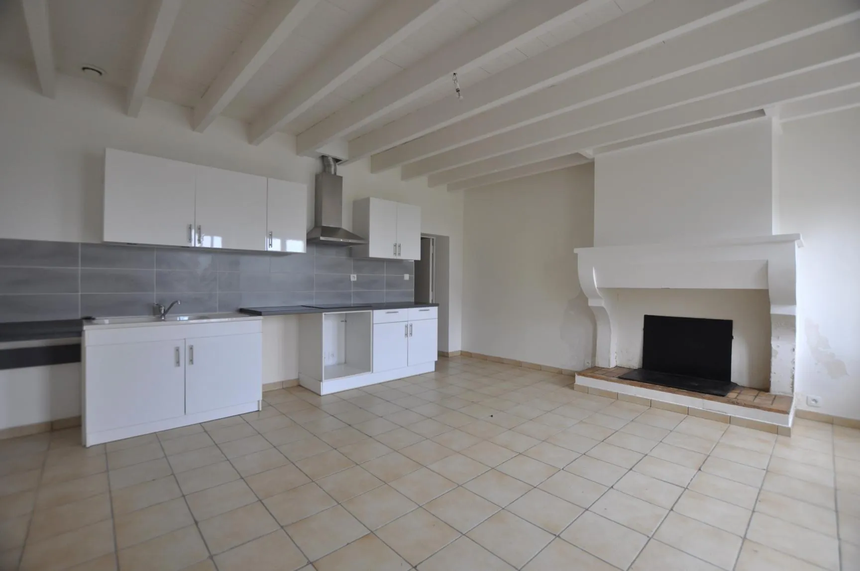 Charmante maison de plain-pied avec dépendances et jardin à Soulignac 