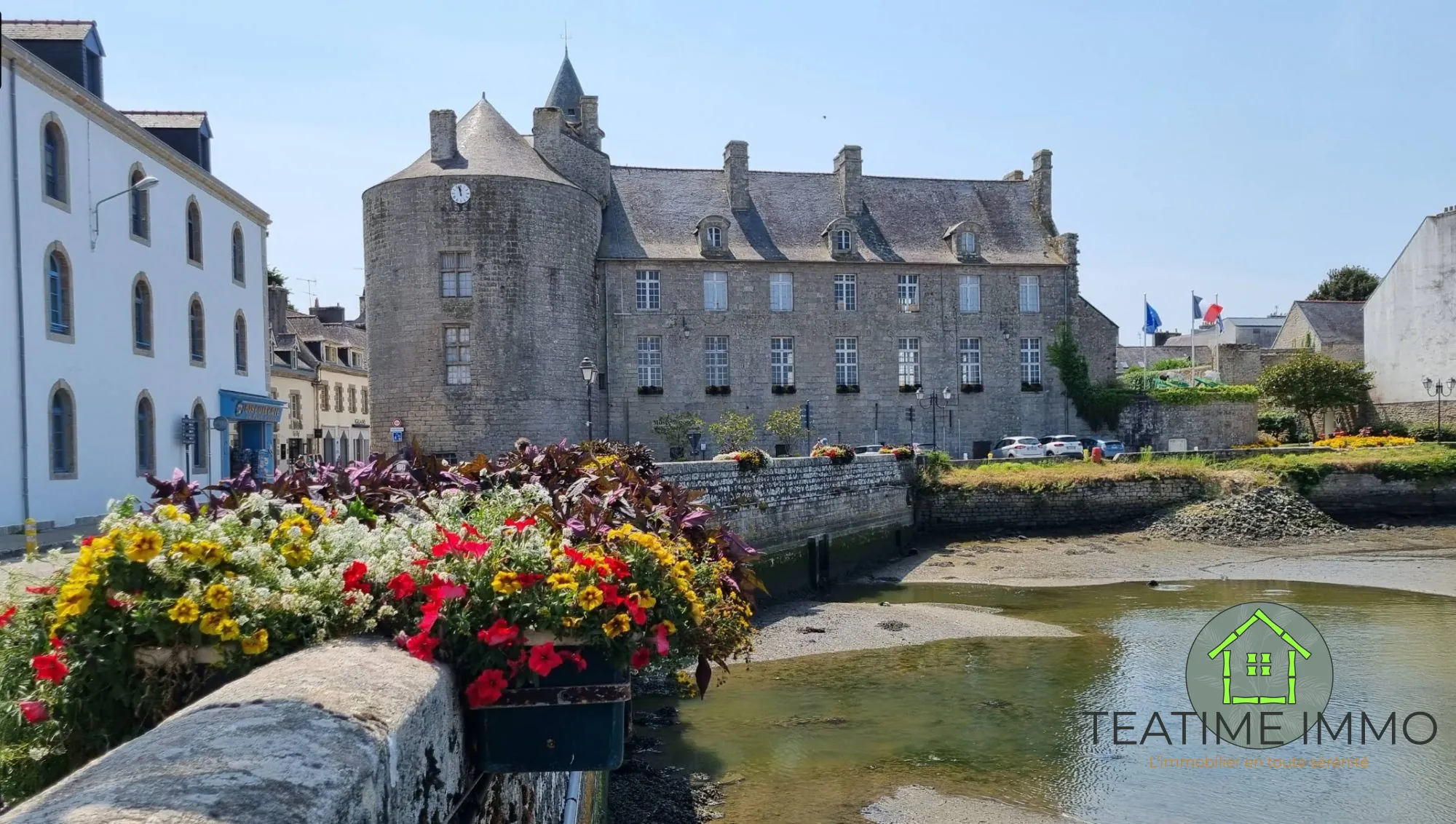 Terrain constructible de 557 m² à Pont-l'Abbé, proche écoles et plages