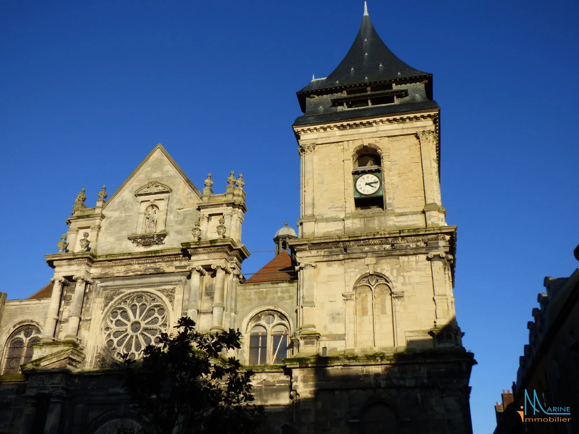 À vendre à Dieppe un appartement traversant 3 pièces de 56 m² avec vue dégagée