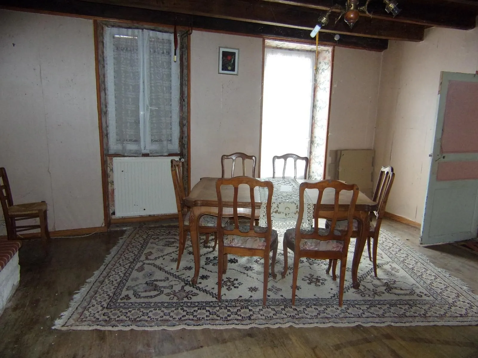 Maison en pierre à rénover à Couture-d'Argenson - 2 chambres, dépendance et terrain 