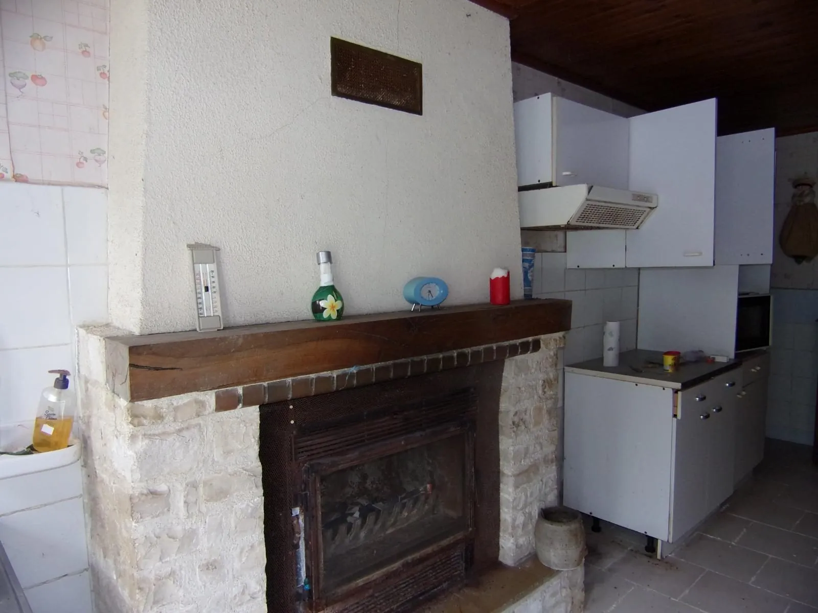 Maison en pierre à rénover à Couture-d'Argenson - 2 chambres, dépendance et terrain 