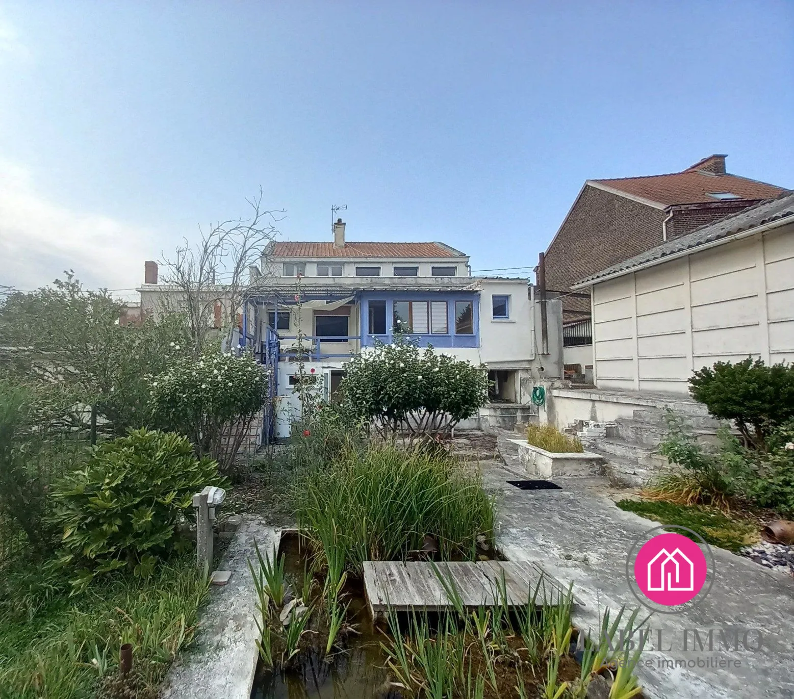 Maison semi-individuelle à Denain avec hangar et gros potentiel à rénover