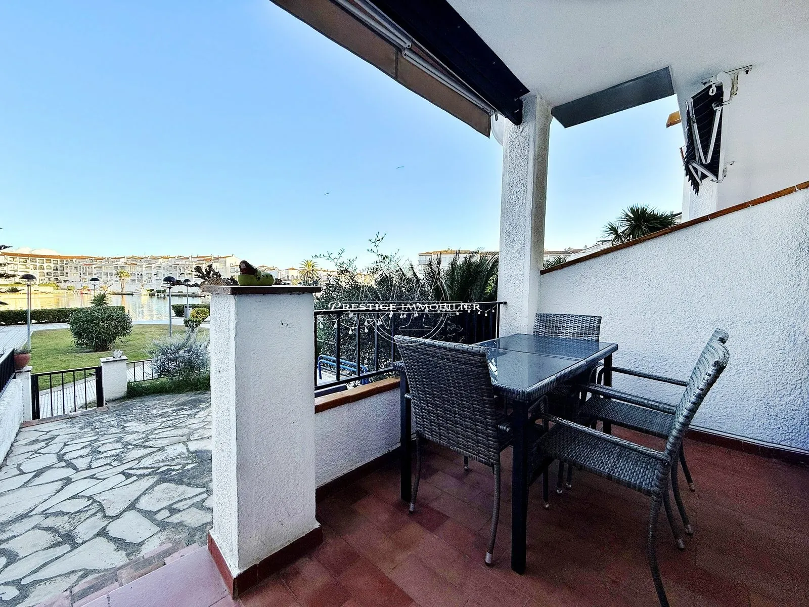 Bel appartement avec vue lac et accès piscine à Empuriabrava 