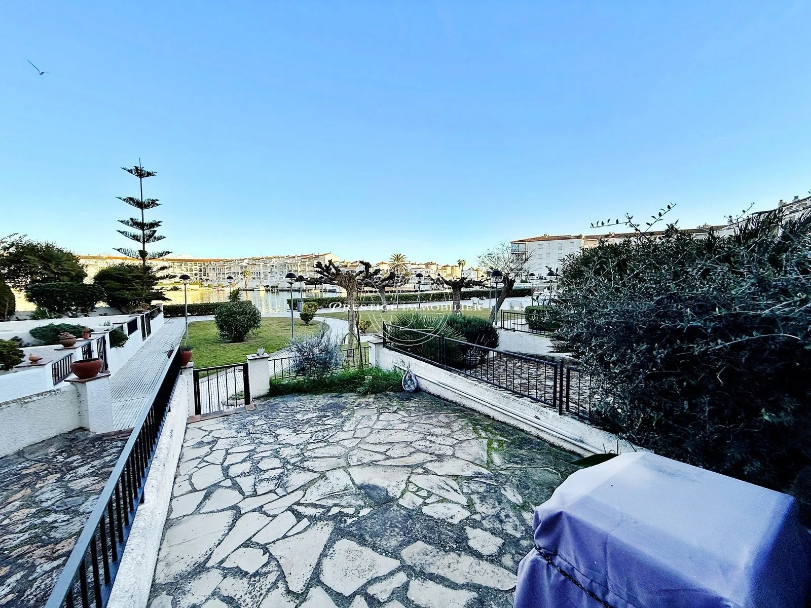 Bel appartement avec vue lac et accès piscine à Empuriabrava 