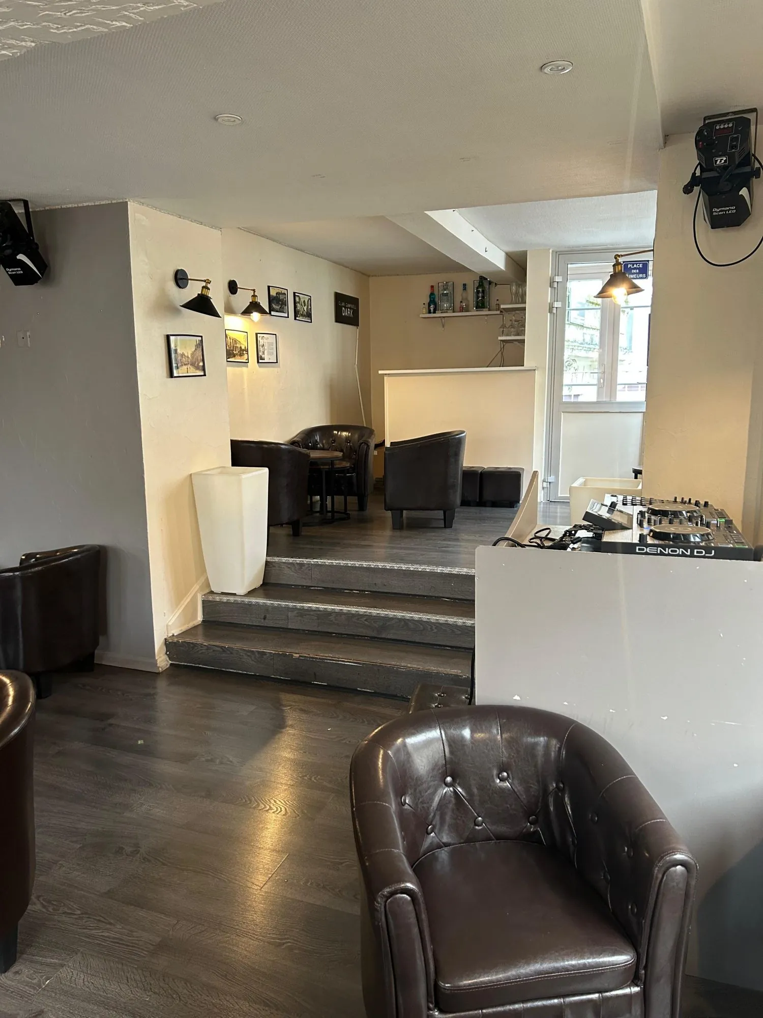 Bar–brasserie avec terrasse en centre-ville de Chaumont – Opportunité commerciale rare 