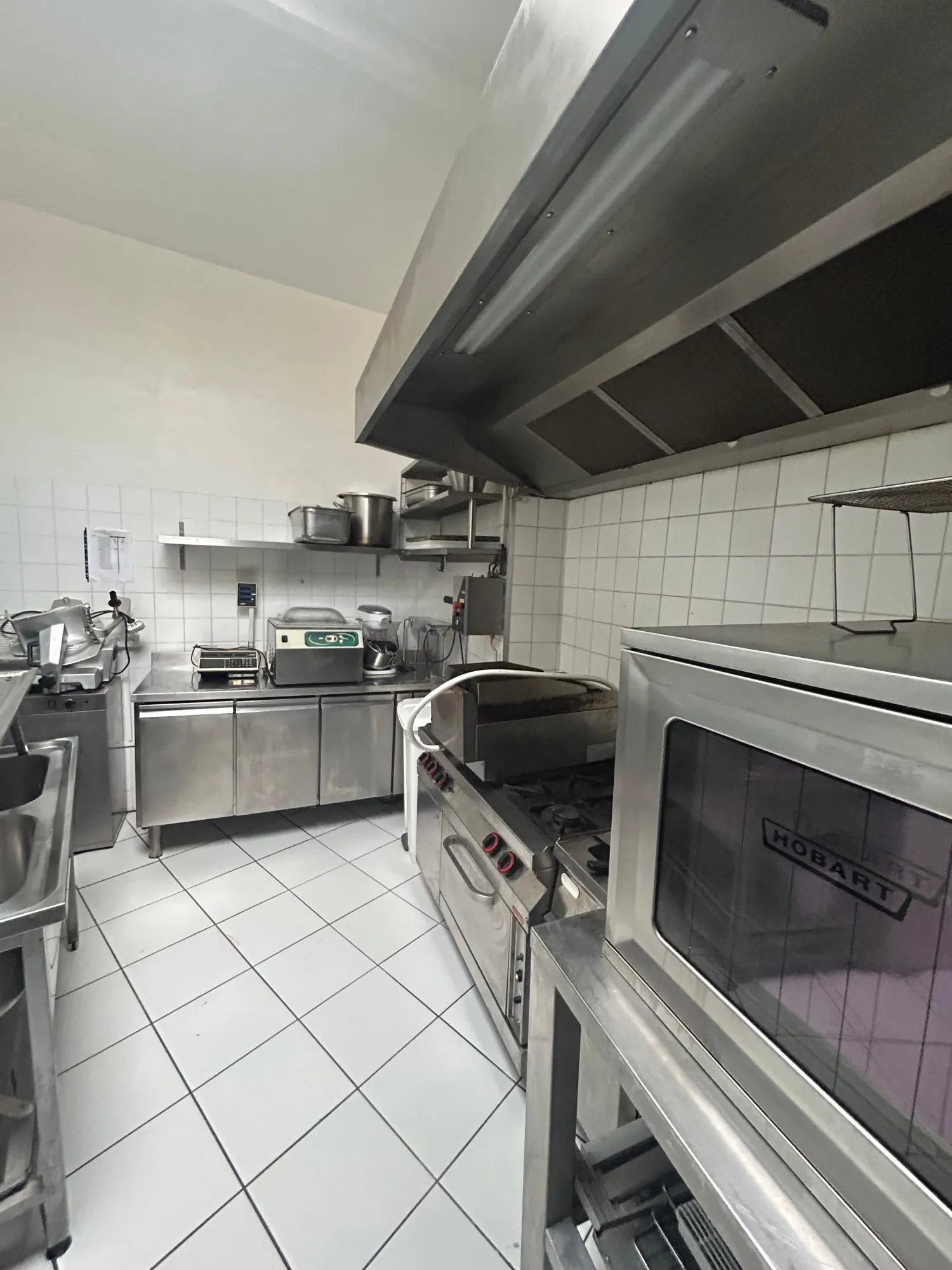 Bar–brasserie avec terrasse en centre-ville de Chaumont – Opportunité commerciale rare 