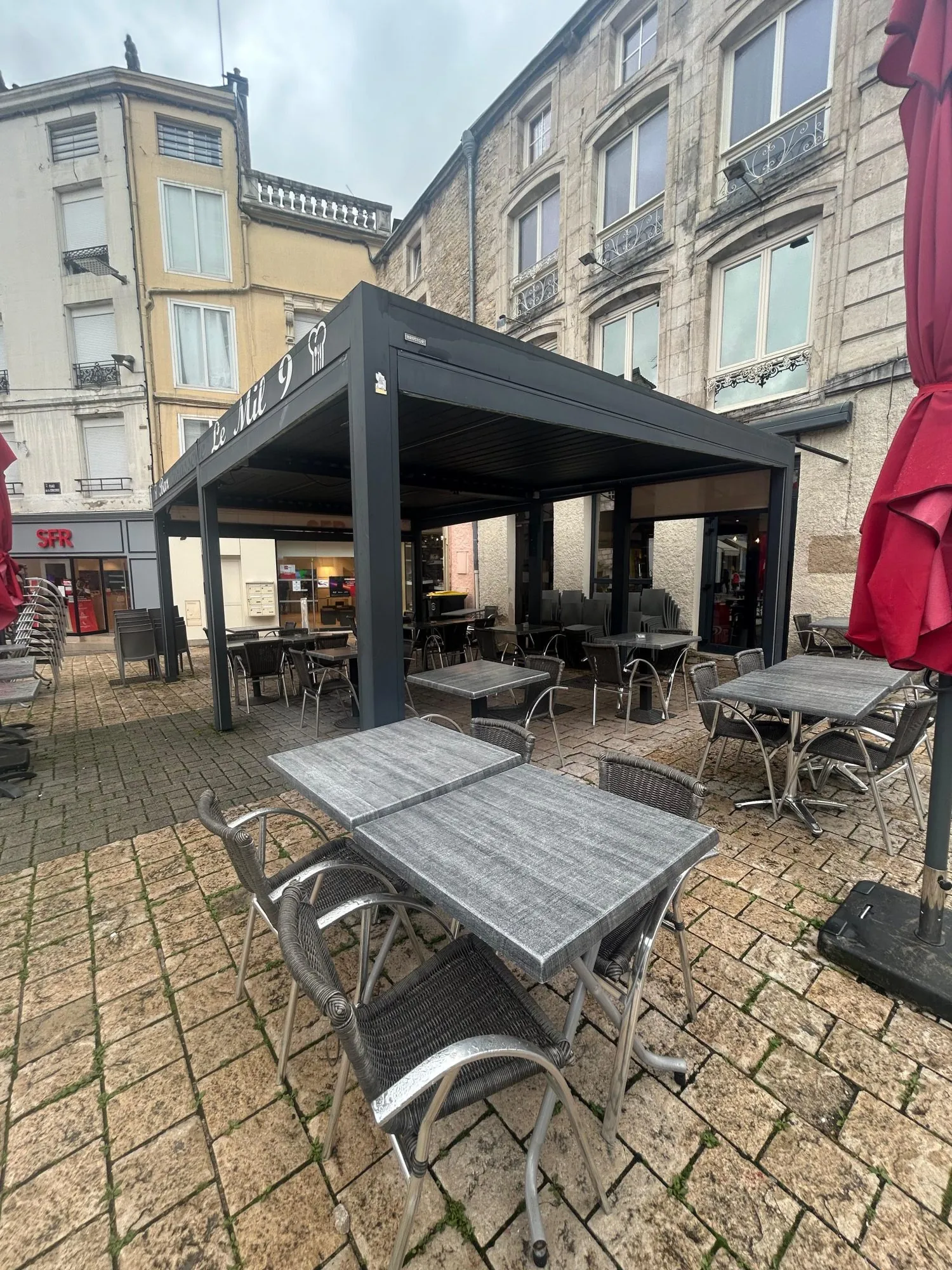 Bar–brasserie avec terrasse en centre-ville de Chaumont – Opportunité commerciale rare 