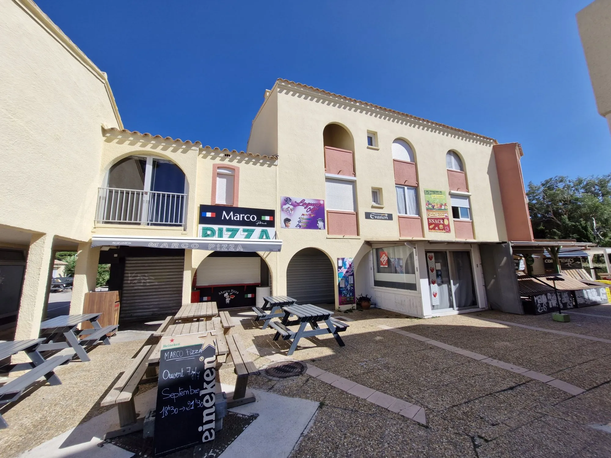 Studio cabine à vendre à Port-Leucate avec terrasse et parking privé