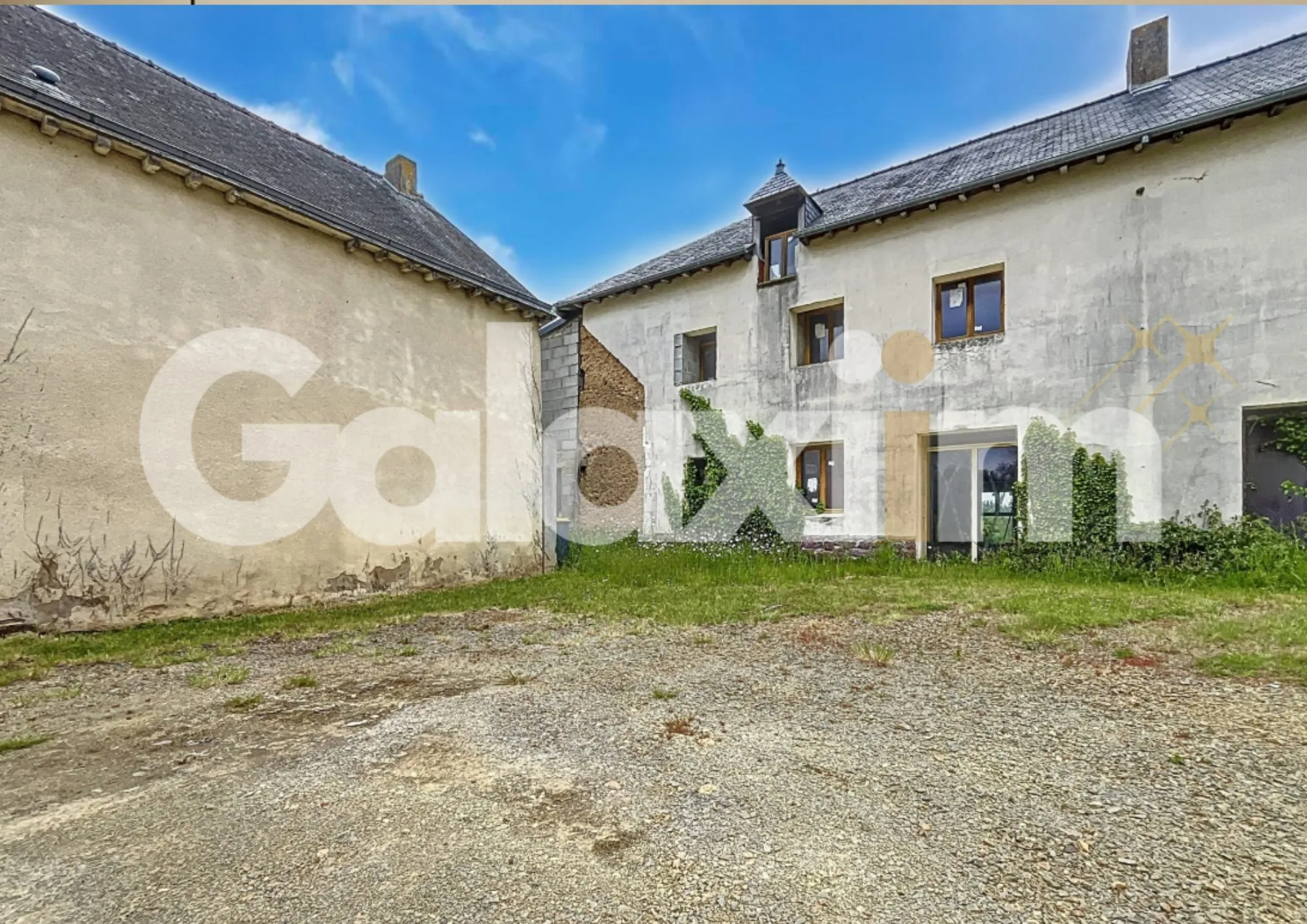 Propriété d'exception face au lac à Talensac, rénovation à prévoir