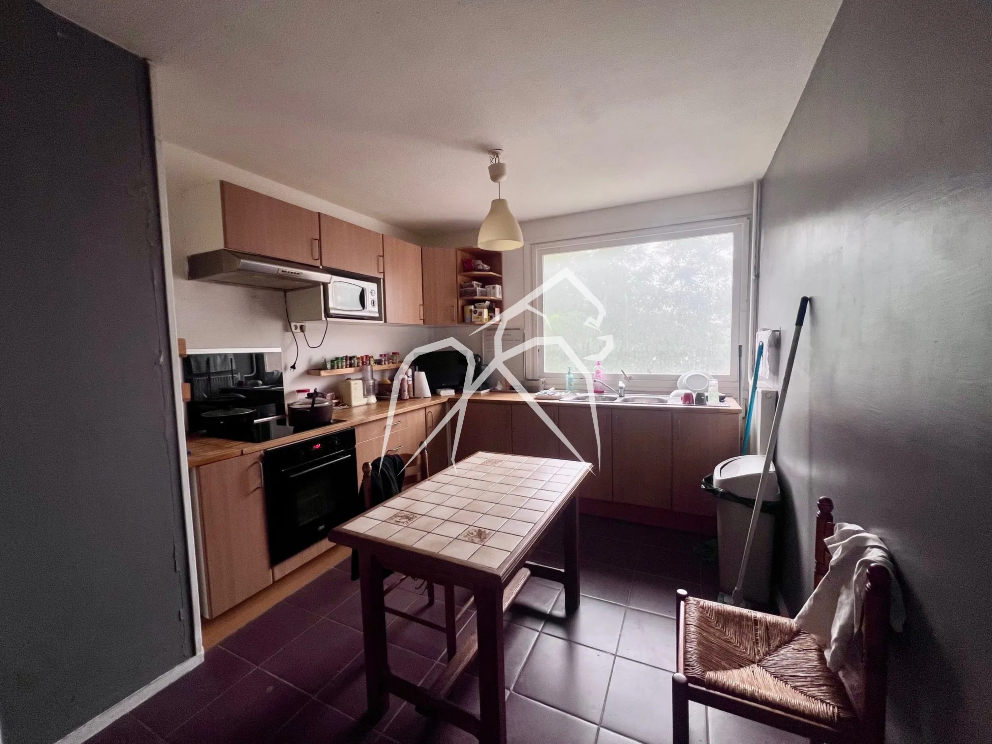 Appartement 4 pièces à vendre au Petit Quevilly, 80 m², loué, proche commodités 