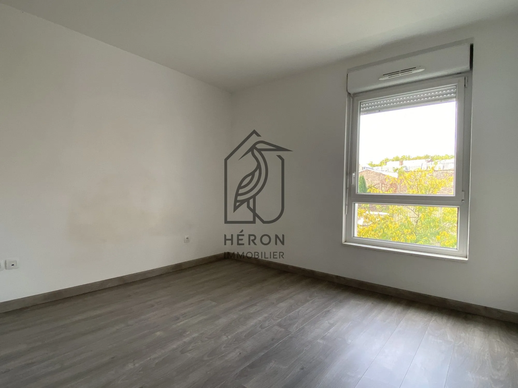 Appartement T2 avec balcon et stationnement sécurisé à Roubaix en centre-ville 