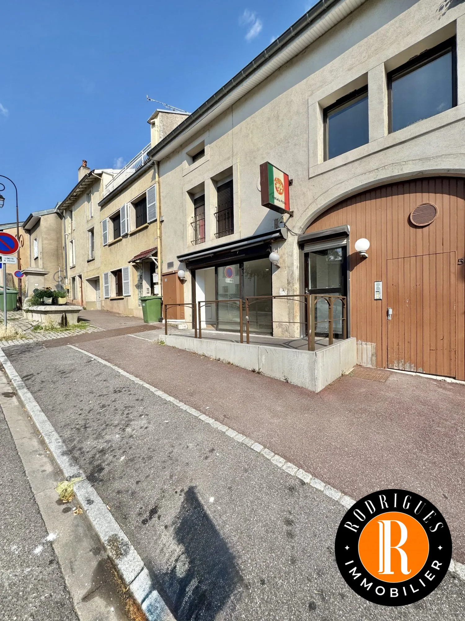 Local commercial rénové de 121 m² à vendre à Vandoeuvre-village 