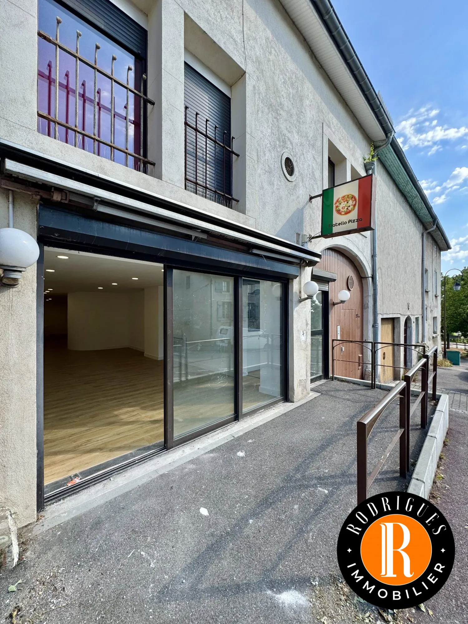 Local commercial rénové de 121 m² à vendre à Vandoeuvre-village