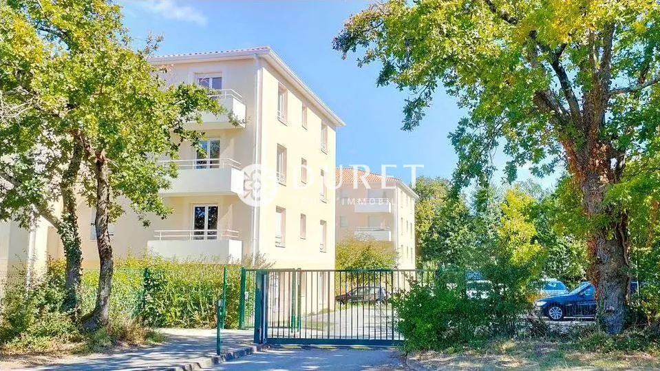 Appartement 2 pièces de 46 m² avec parking sécurisé à La Roche-sur-Yon