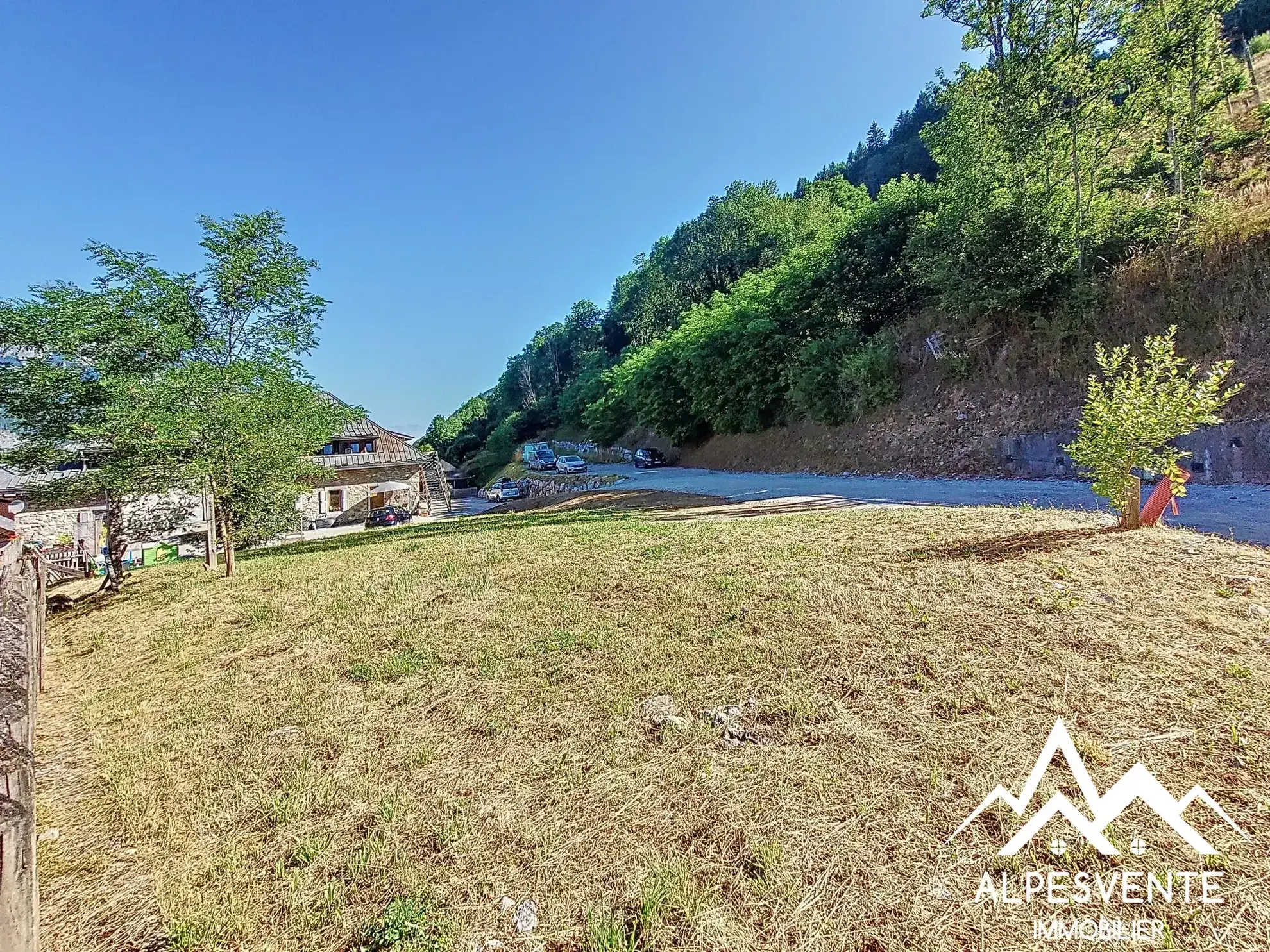 Terrain à vendre au centre du Biot avec vue montagne et ensoleillement optimal