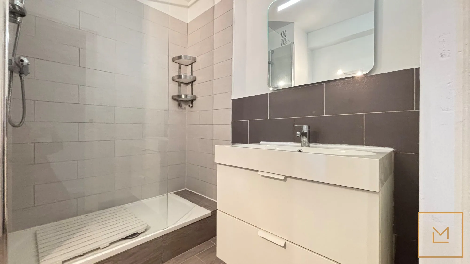 Appartement 2 pièces rénové à Cormelles-le-Royal avec cave et ascenseur 