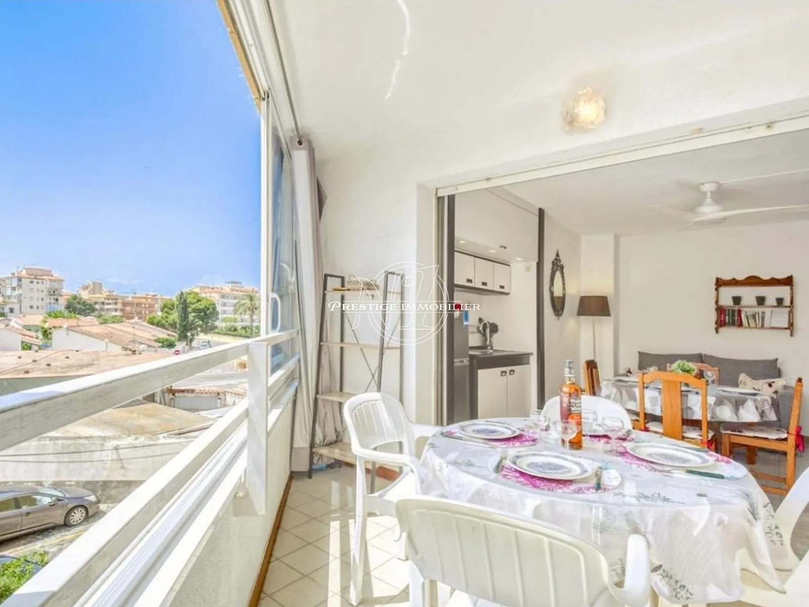Charmant appartement rénové avec terrasse et parking privé à Roses, à 200m de la plage