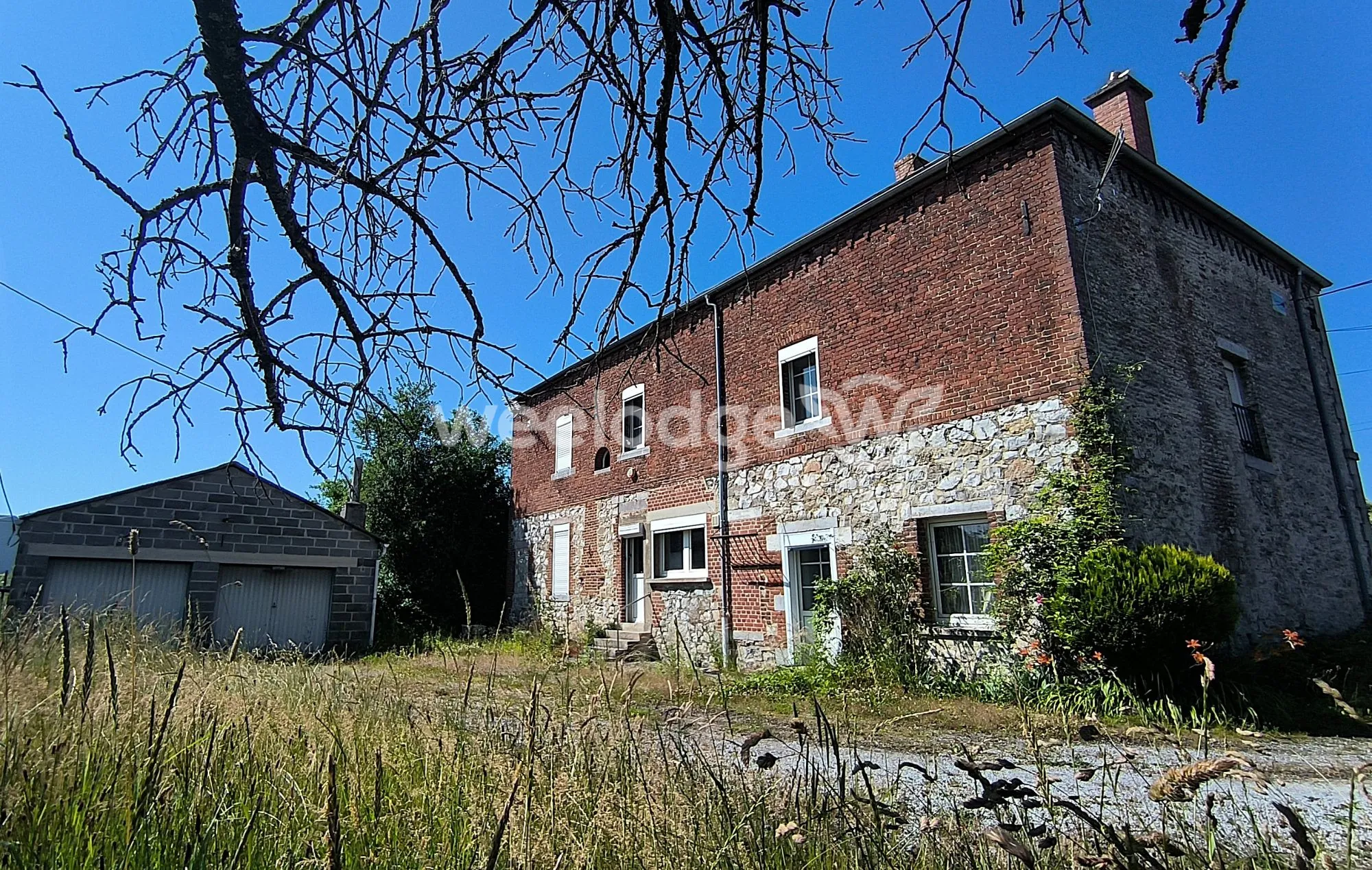 Grande maison bourgeoise dans l'Avesnois avec logement indépendant et potentiel d'aménagement