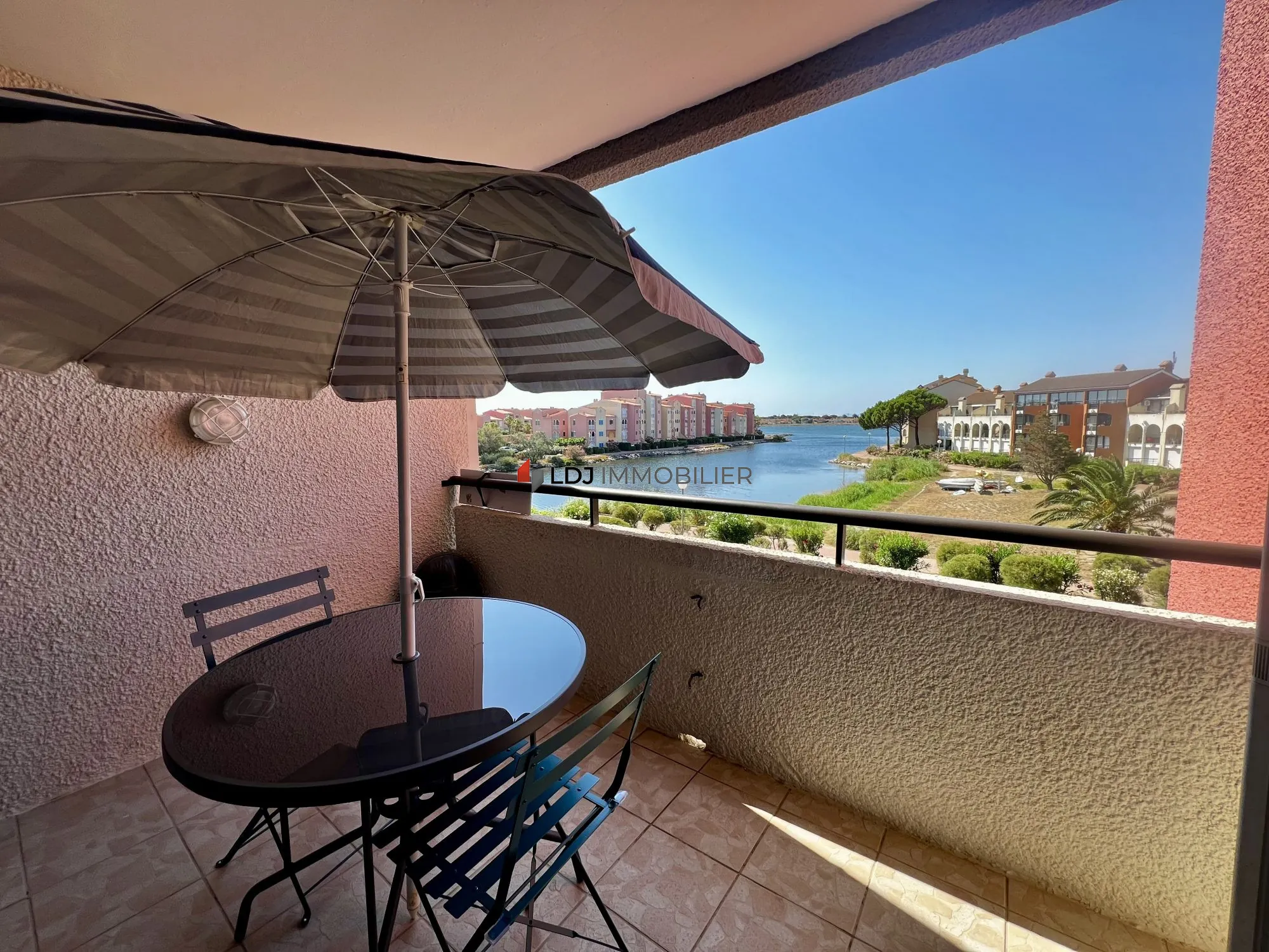 Appartement avec vue étang à Coudalère, piscine et terrasse