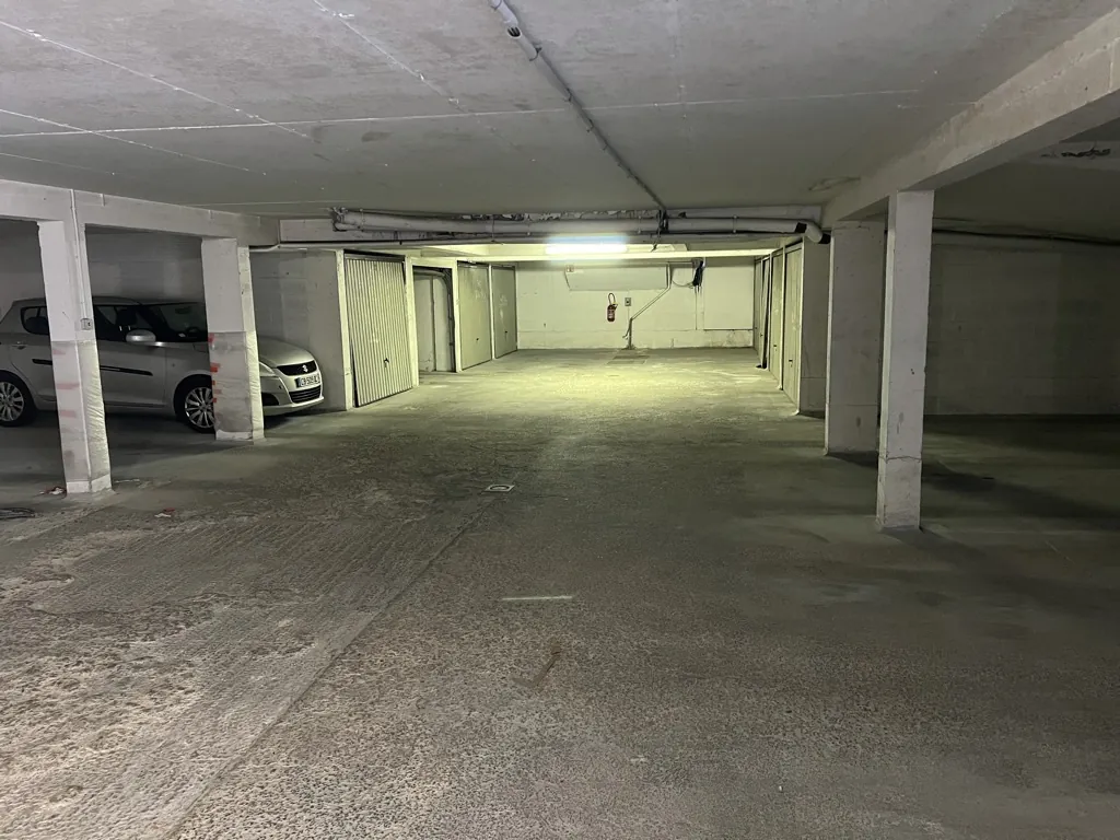 Garage sécurisé à vendre dans le secteur Gare de Rennes - 12 m² 