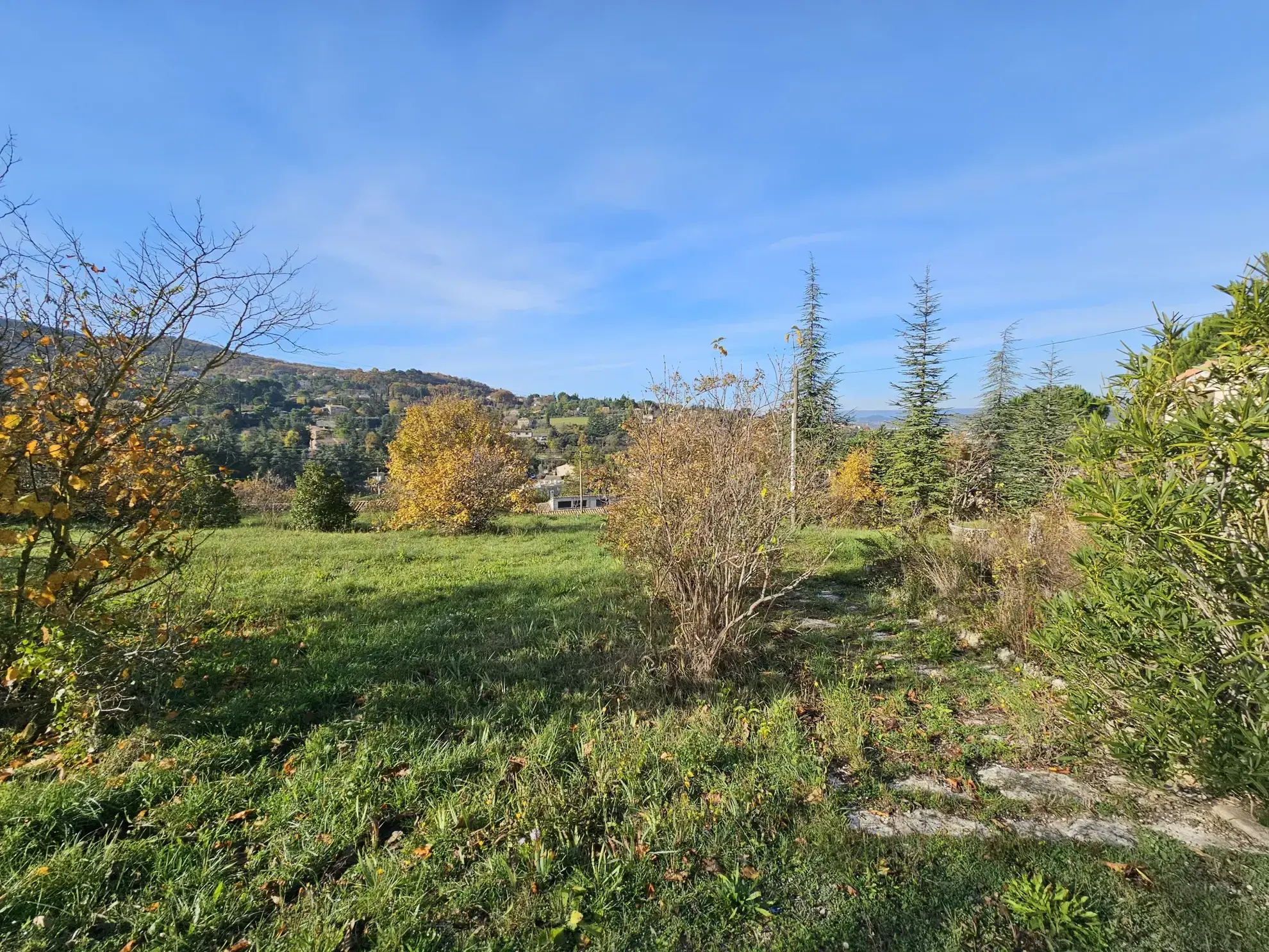 Maison à Apt de 60 m² avec vue dégagée, garage et terrain constructible