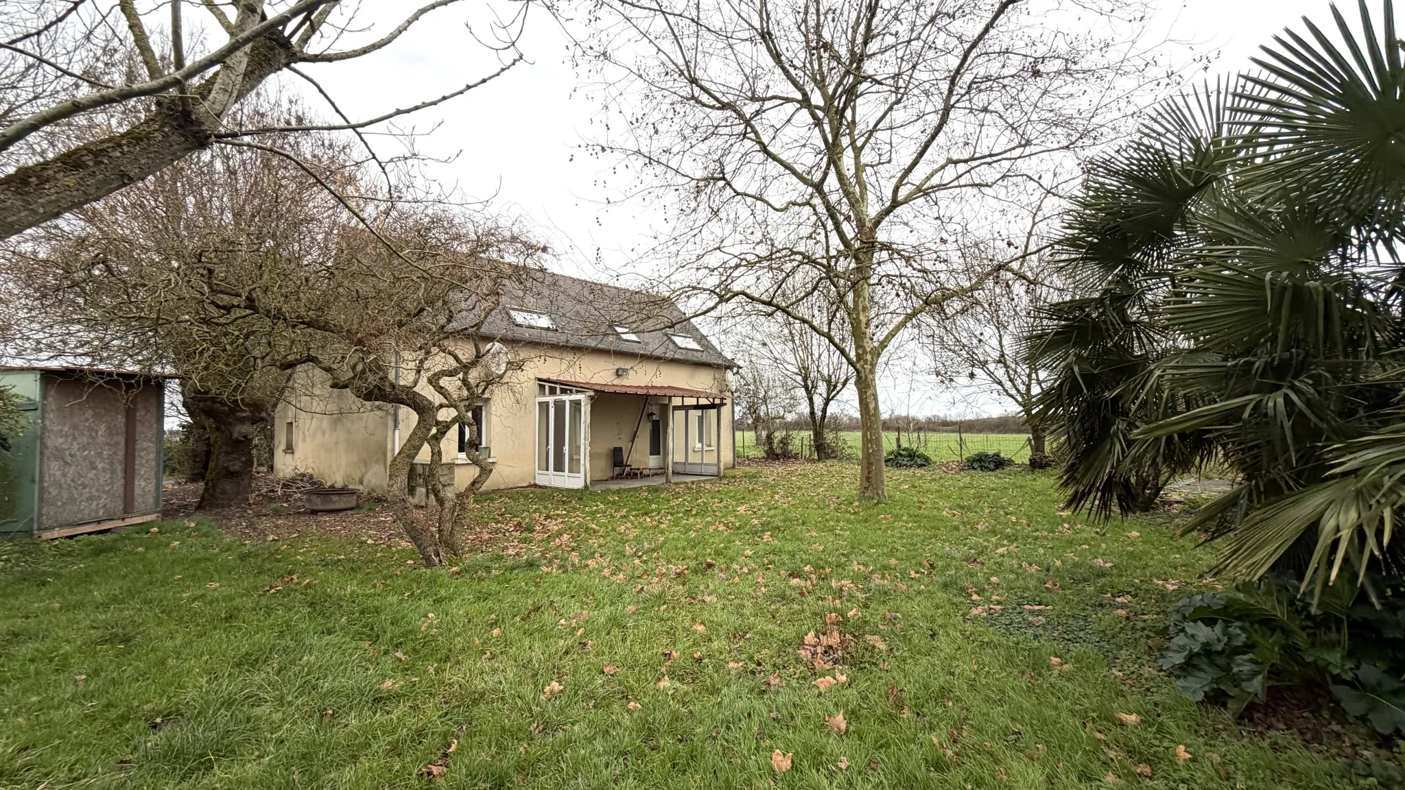 Maison ancienne à vendre au Le Louroux Béconnais avec jardin et garage